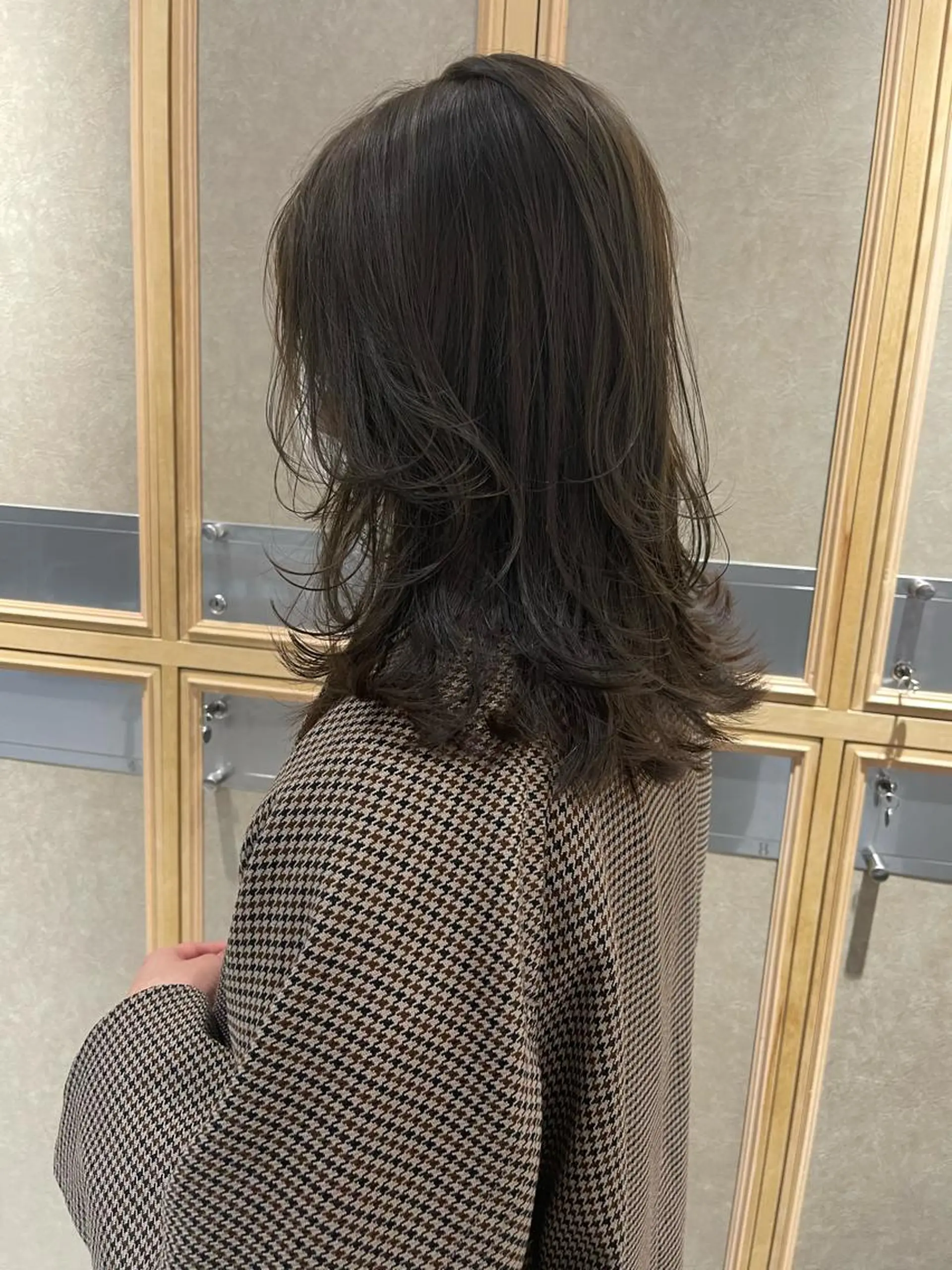 セミロング カラー オリーブグレー ヘアカラー トリートメント ヘッドスパ ヘアセット ラベンダー/レイヤー スタイル🤎mamiのヘアスタイル