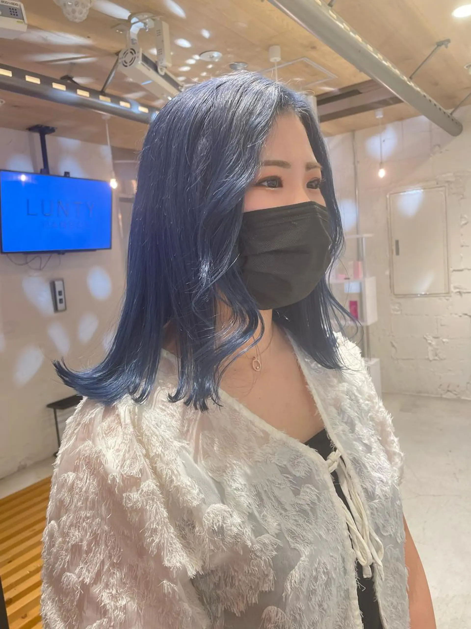 セミロング カラー 艶ハイトーン👑♡ NATSUKIのヘアスタイル