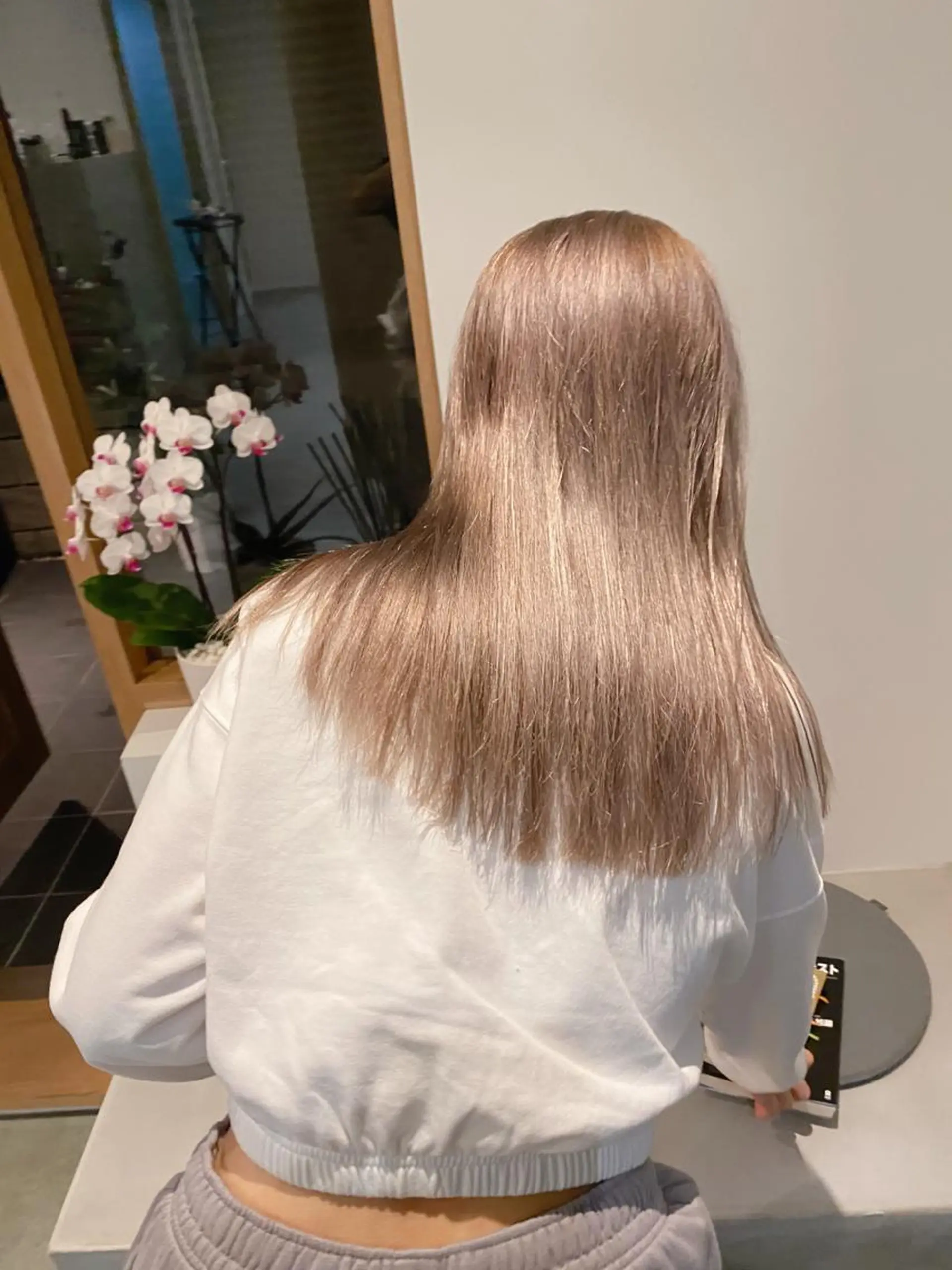 ロング カラー ベージュカラー ブリーチ ブロンド ブロンドベージュ ハイトーンカラー 美髪ストレート 川本雄己のヘアスタイル