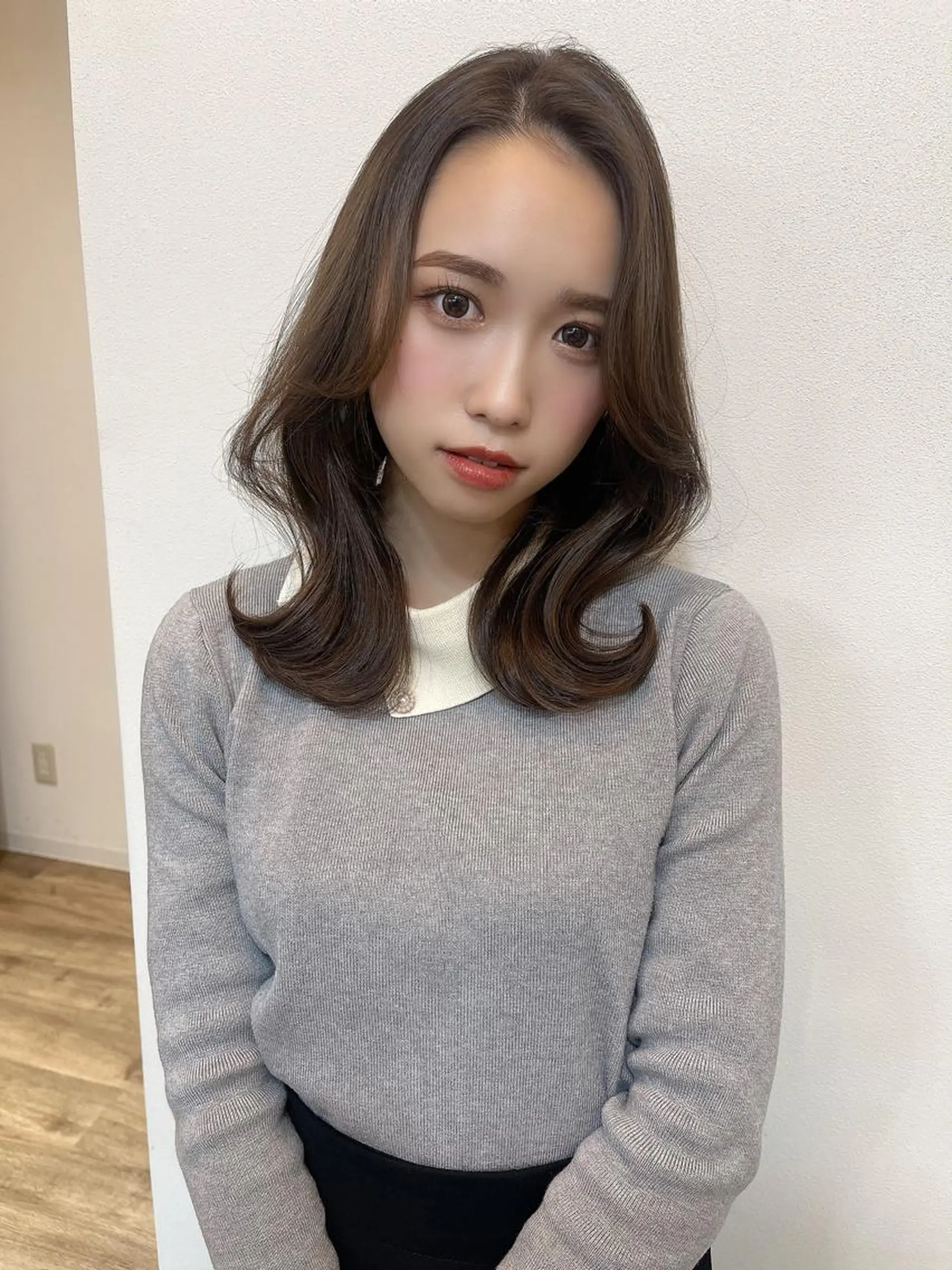 ミディアム カラー 黒髪 ブリーチ ブルーカラー ブルーブラック ケアブリーチ オリーブカラー 特化　　kaiのヘアスタイル