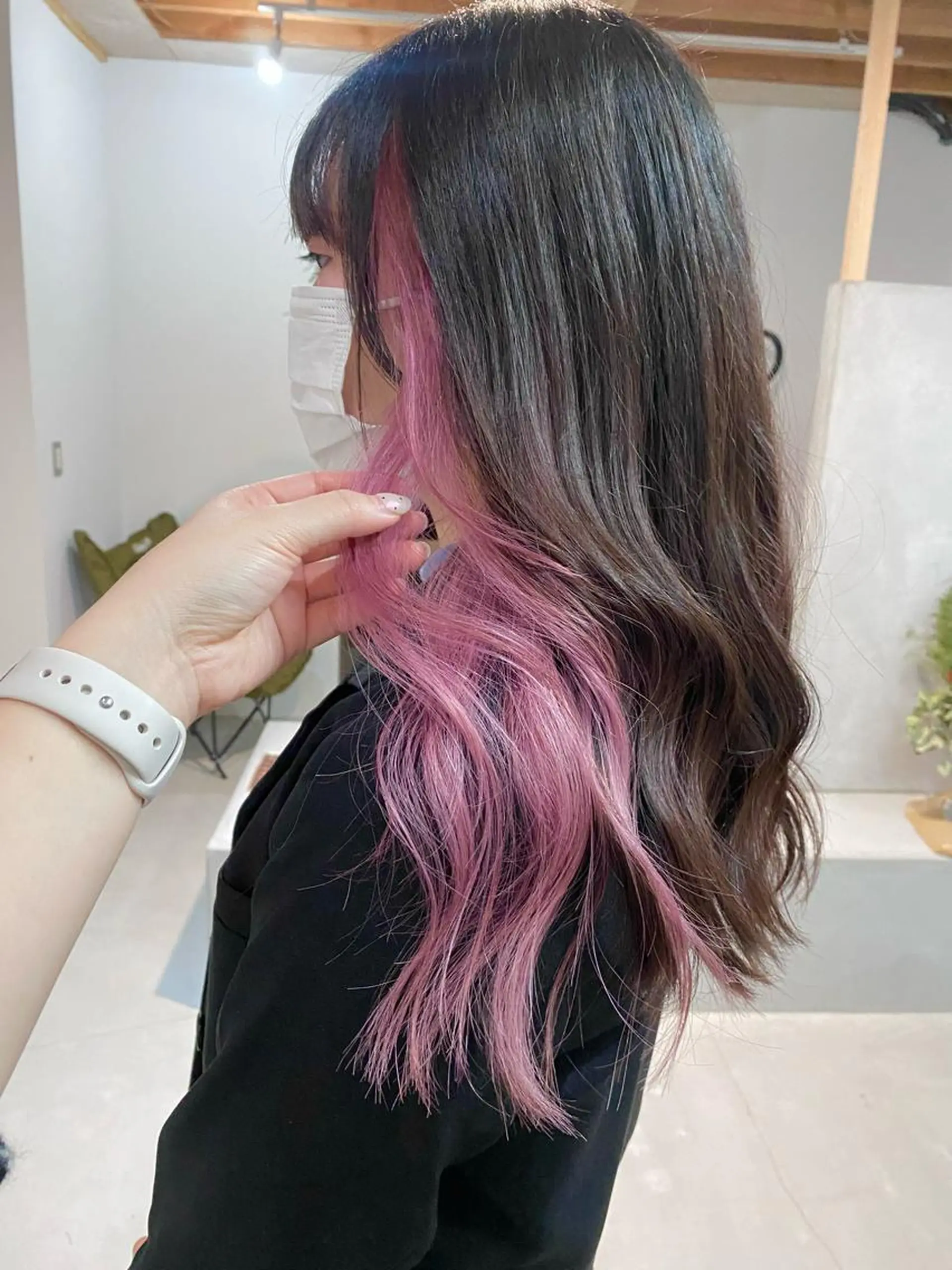 ロング ブリーチなしカラー ダブルカラーエクステのヘアスタイル