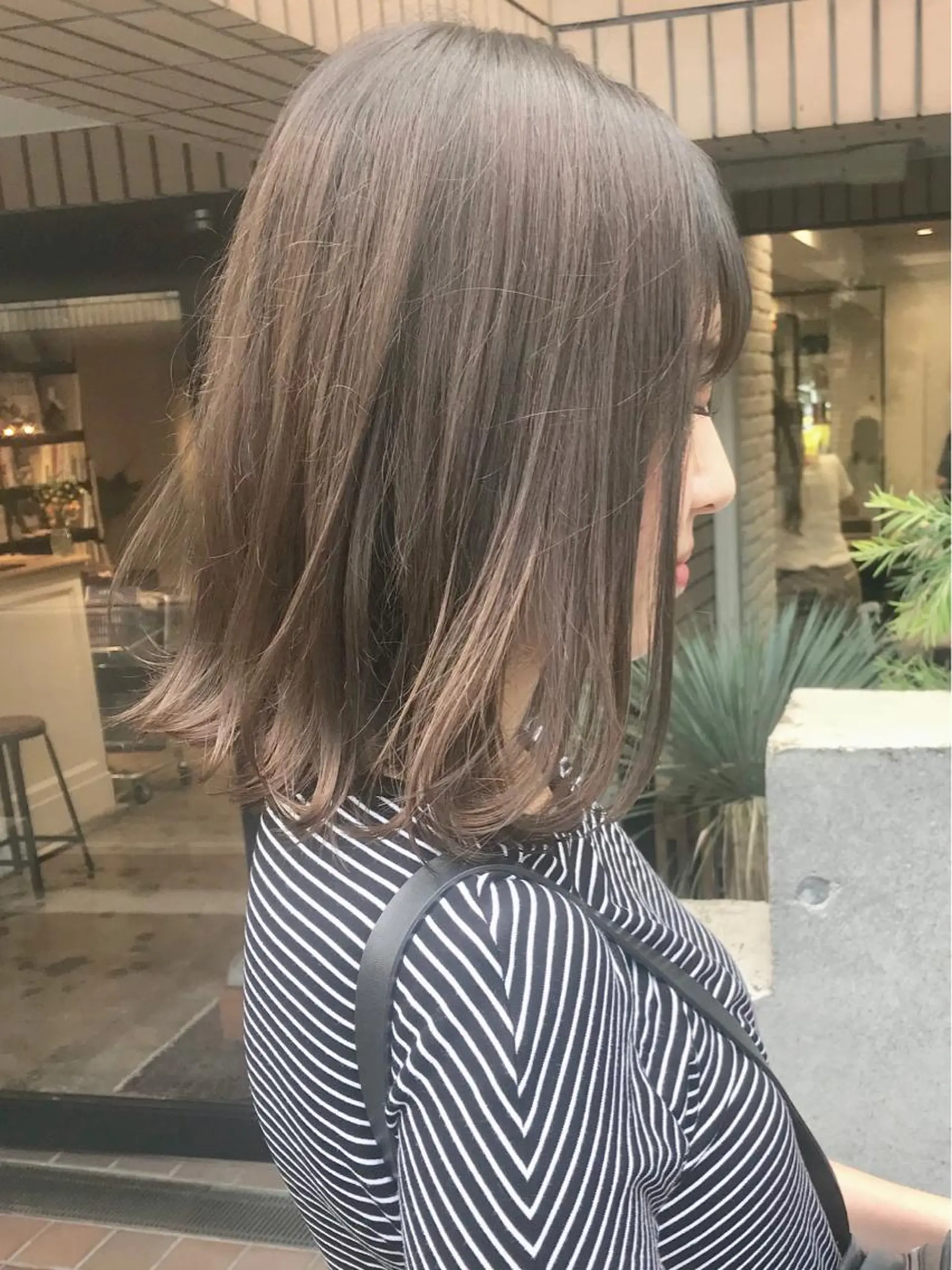 ミディアム 切りっぱなしロブ MUUK share salon所属・飯嶋 彩奈のヘアスタイル