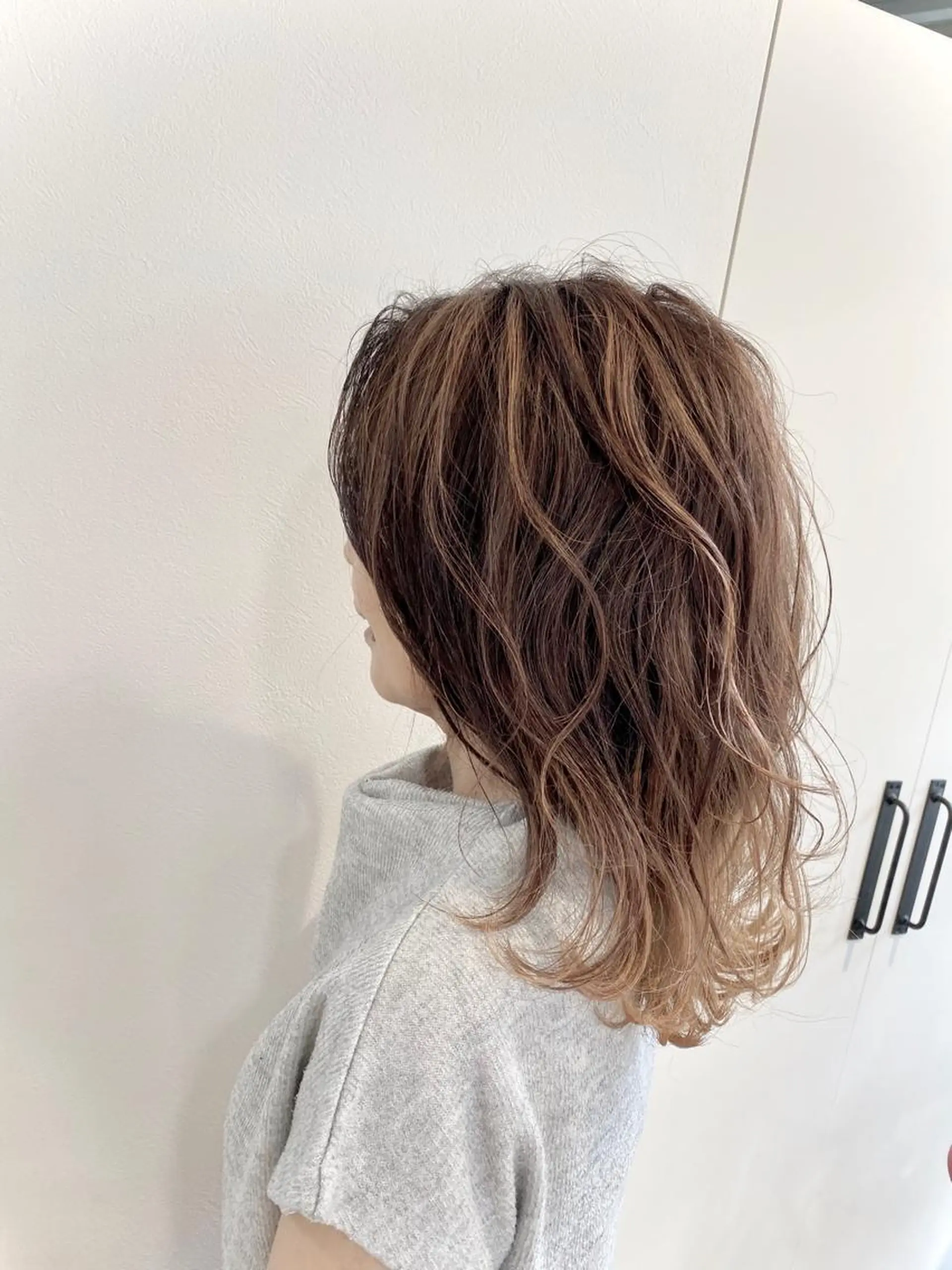 ミディアム カラー ダブルカラー ハイライトカラー ハイライト カット ヘアカラー トリートメント Kazu .Kのヘアスタイル