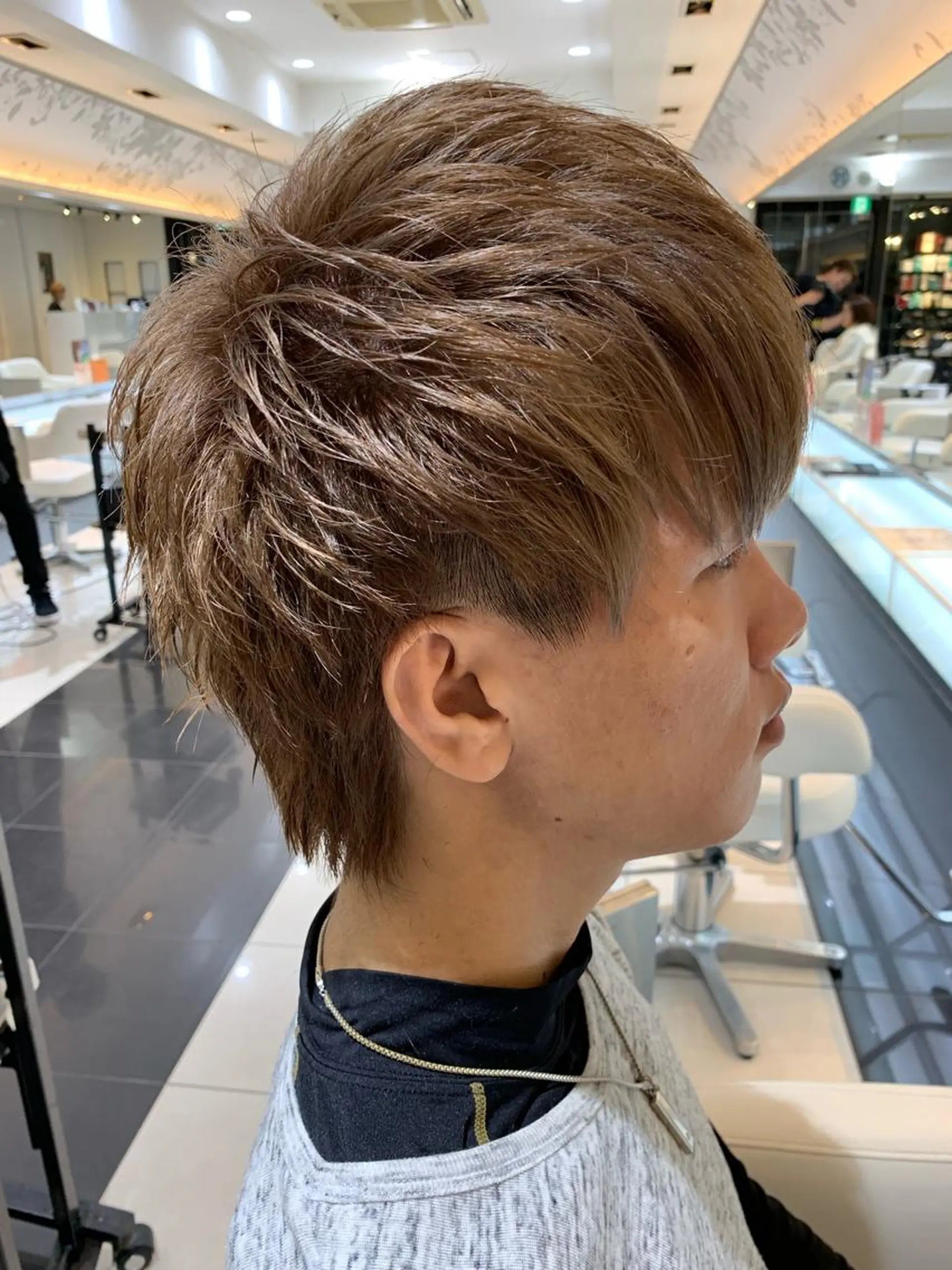 ショート カラー メンズ メンズブリーチ ベージュカラー ブリーチ 赤み消しカラー /透明感カラー 上長のヘアスタイル