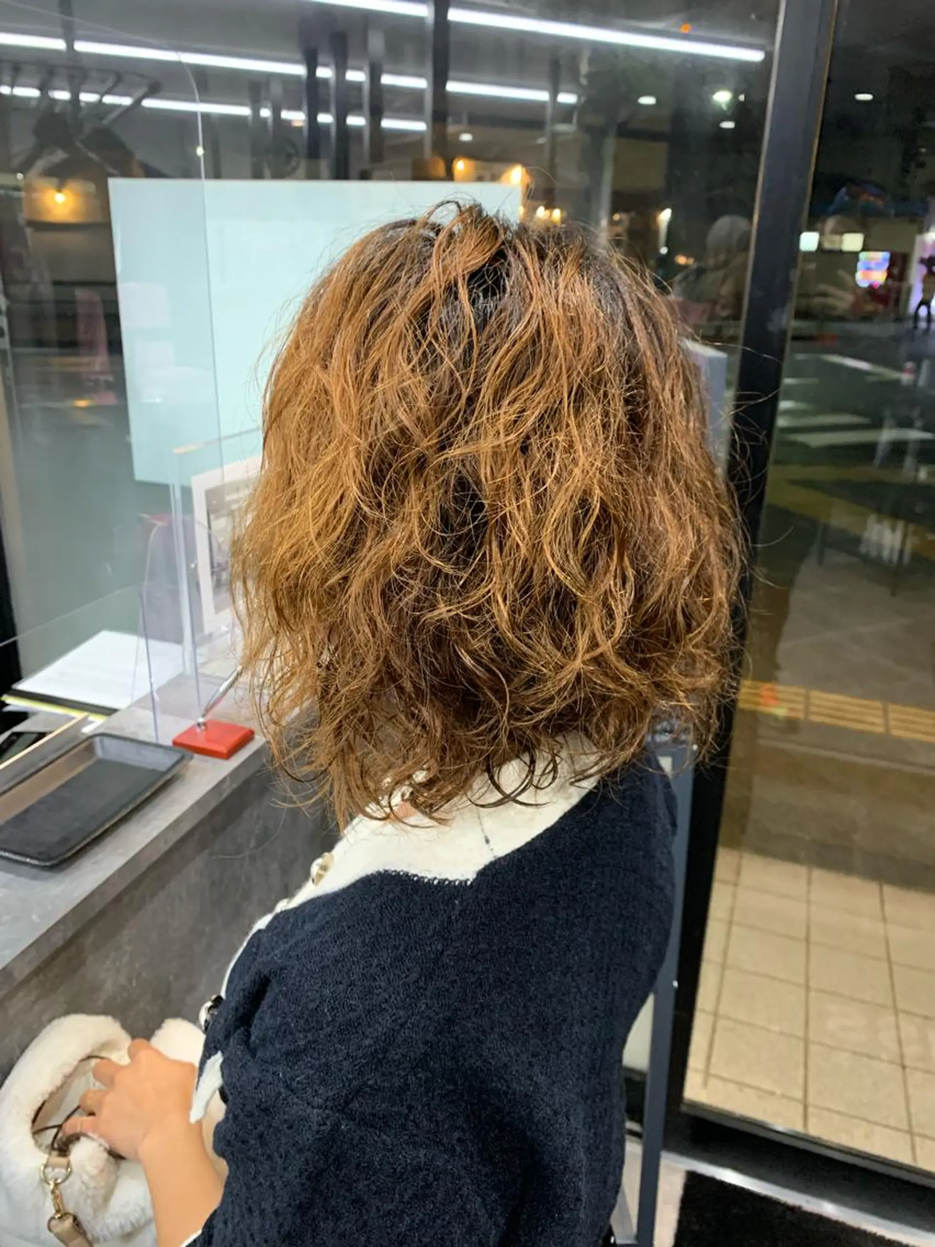 ミディアム パーマ 外国人風カラー パーマ hairworksbadass所属・菊地 旬のヘアスタイル