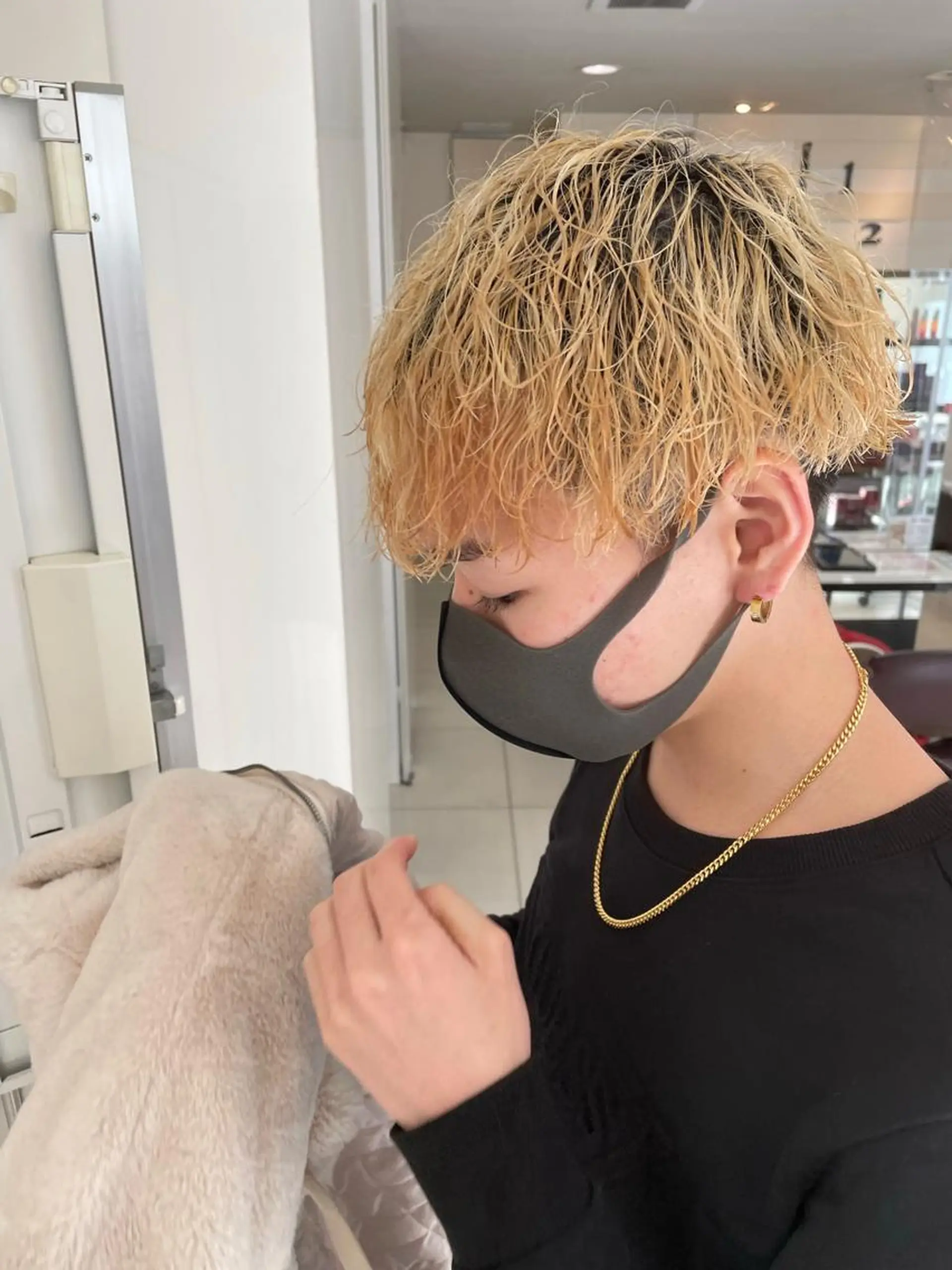 ショート カラー パーマ メンズ メンズブリーチ メンズパーマ ブリーチ SHUN メンズパーマのヘアスタイル