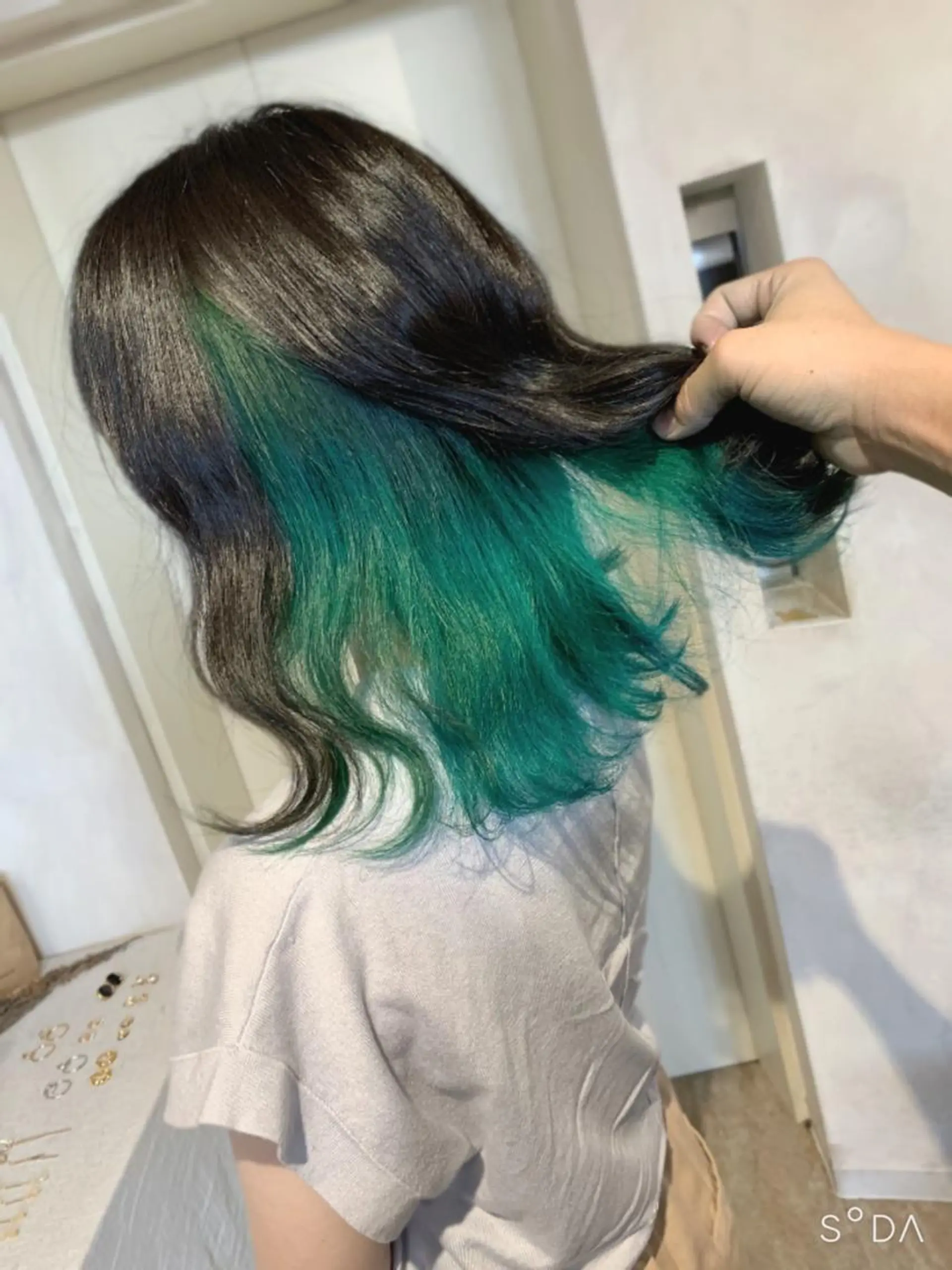 セミロング カラー エメラルドグリーン カット ヘアカラー トリートメント トリートメント /カラー/NAOKIのヘアスタイル