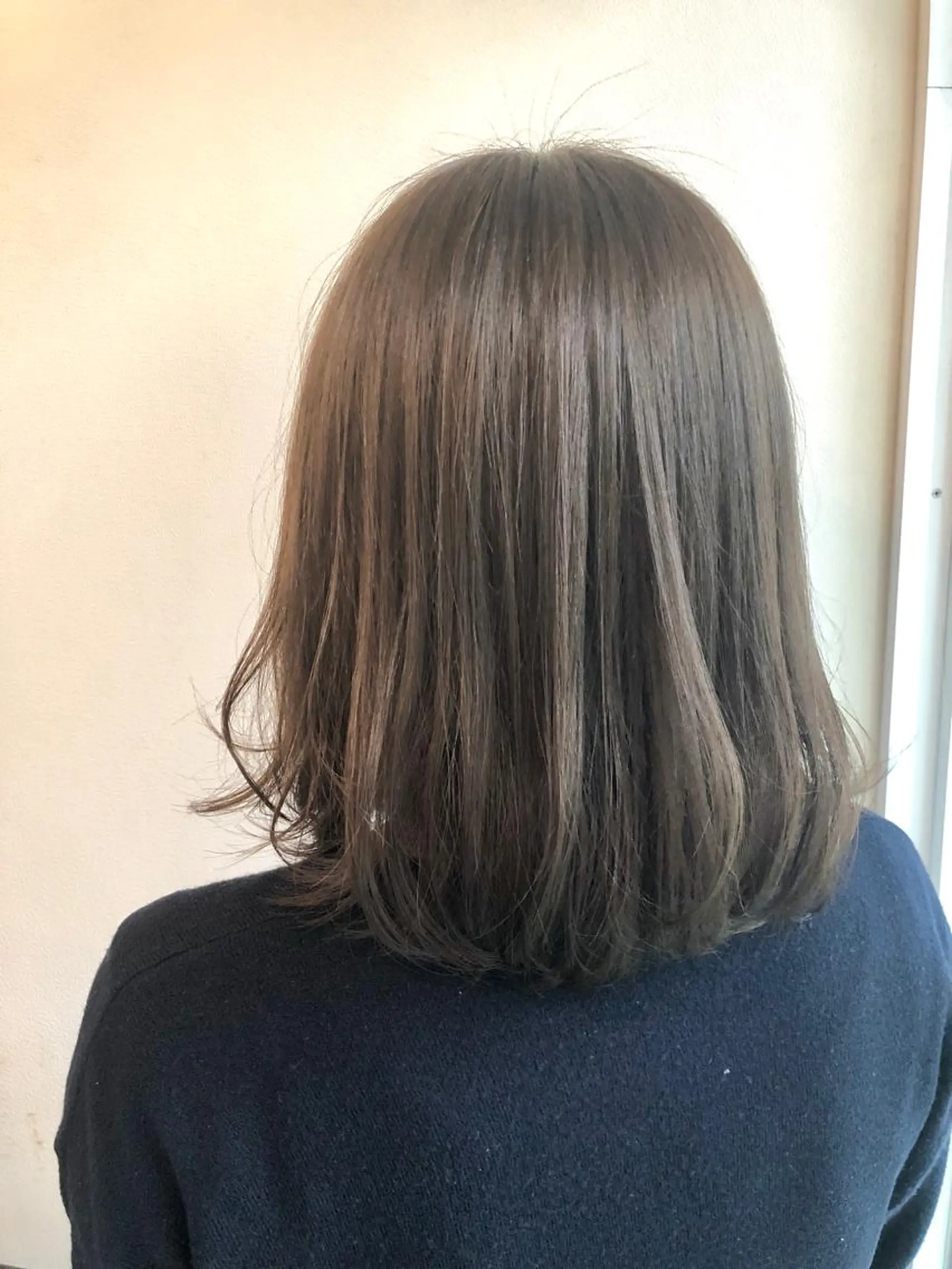 ミディアム カット ヘアカラー トリートメント ＨＩ ROのヘアスタイル