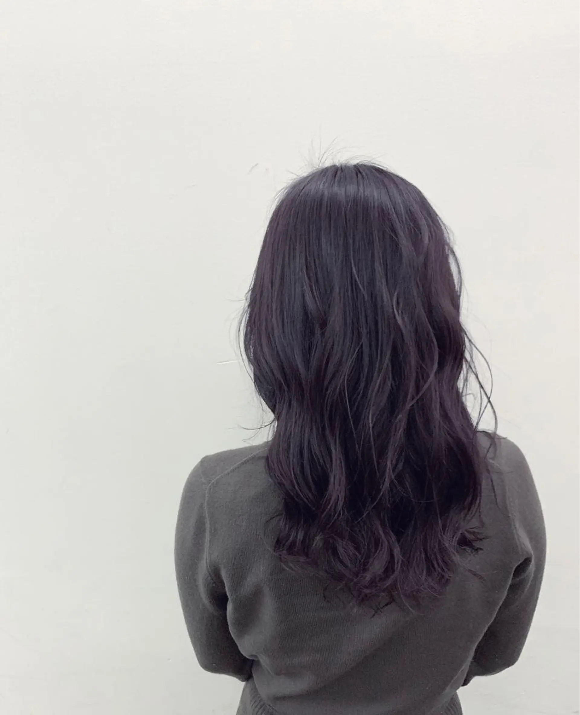 ロング カラー アッシュ アッシュグレー バレイヤージュ ベージュカラー ブルーカラー ブリーチソムリエ認定 梅田茶屋町Eir辻のヘアスタイル