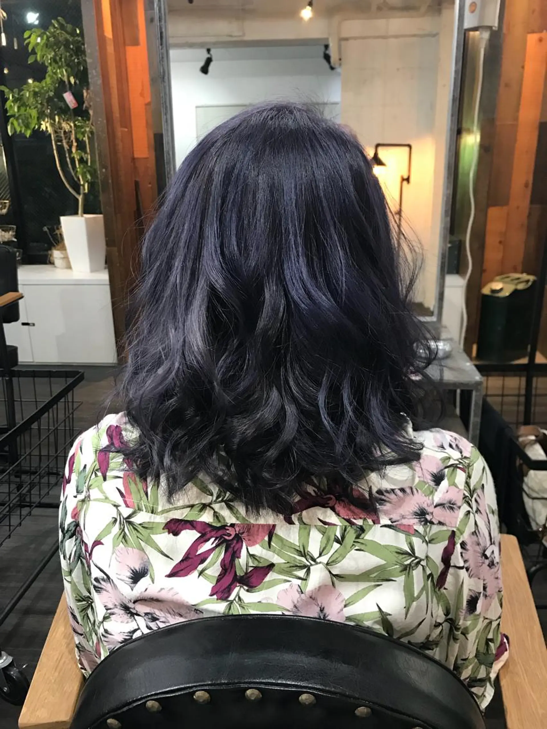 ミディアム カラー シルバー WEST O LAND所属・WEST OLAND 安藤のヘアスタイル