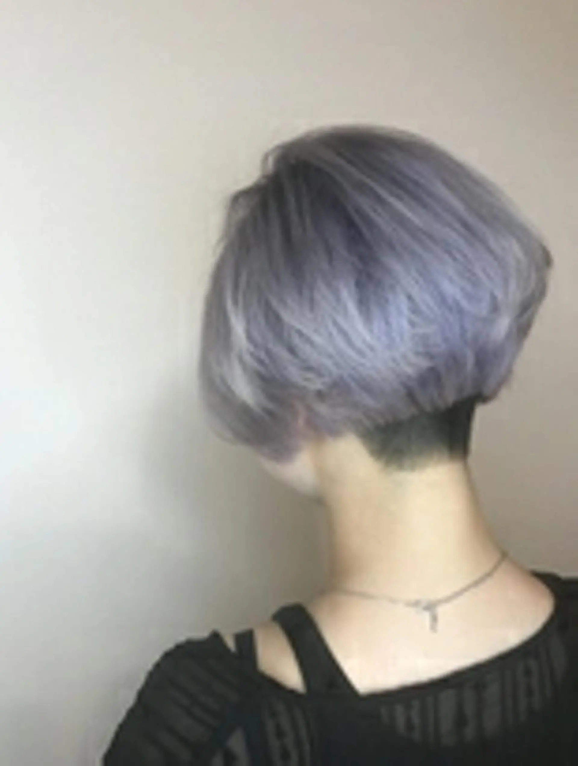 ショート カラー 冨岡 千尋のヘアスタイル