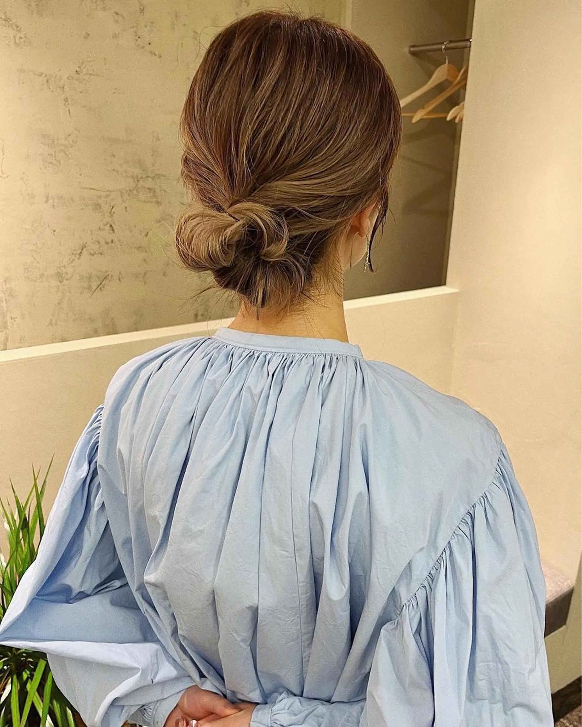 ミディアム ヘアアレンジ お団子ヘア カット ヘアカラー 西山 紗耶香🪽 透明感カラー/ボブのヘアスタイル