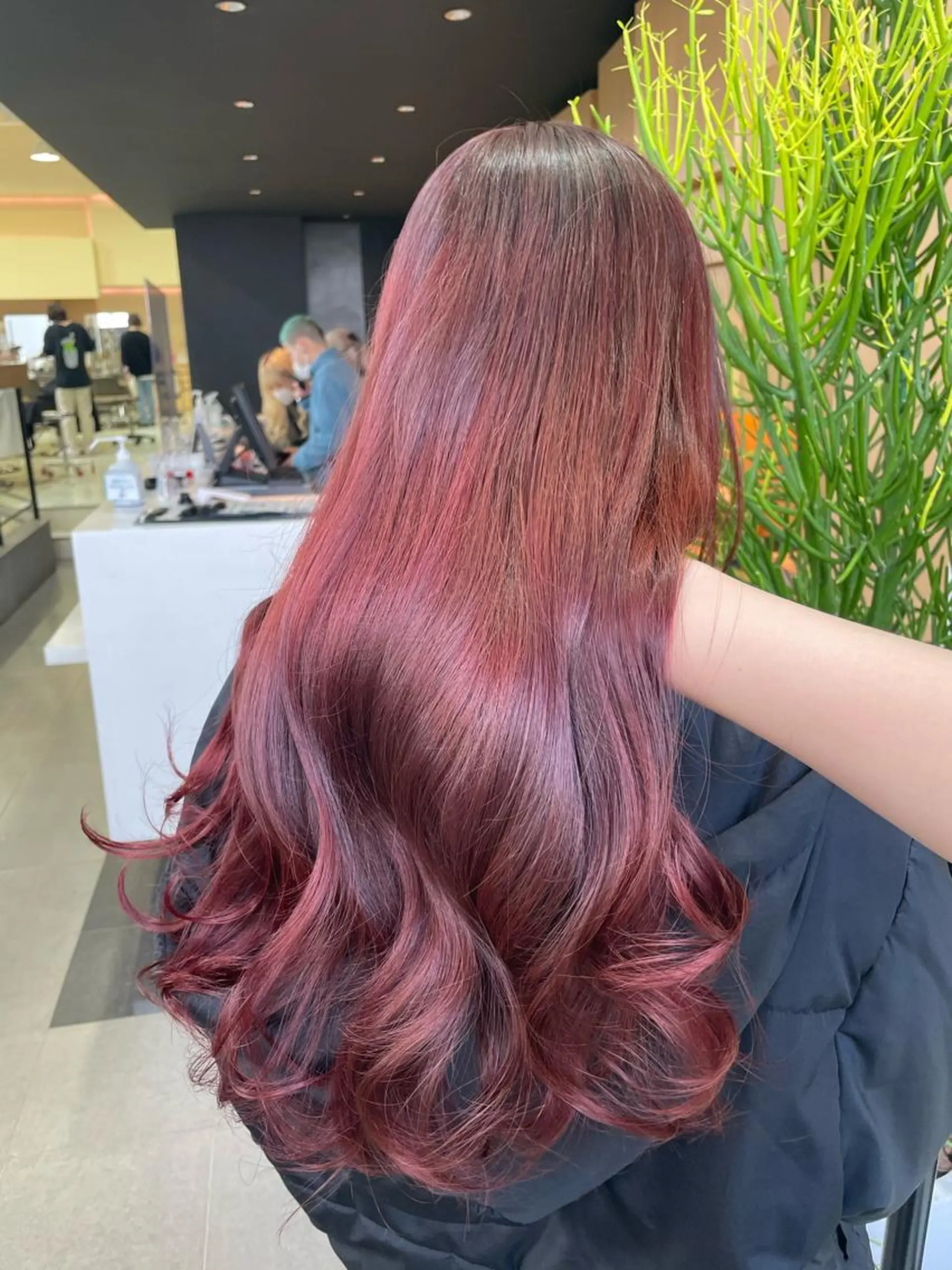 セミロング 暖色ｶﾗｰ/ﾚｲﾔｰ ｶｯﾄ/Yunaのヘアスタイル