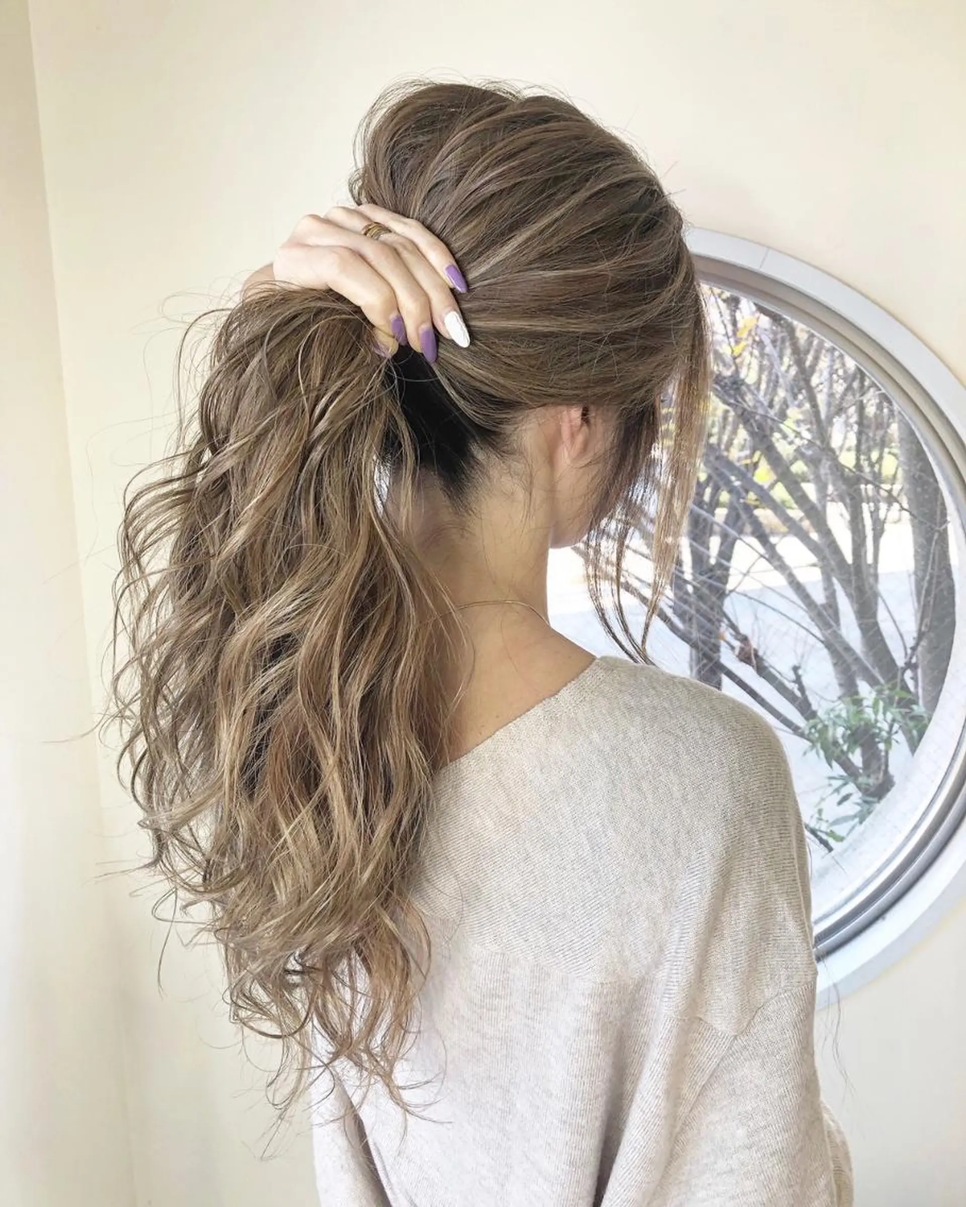 カラー ロング 上霜 菜月のヘアスタイル