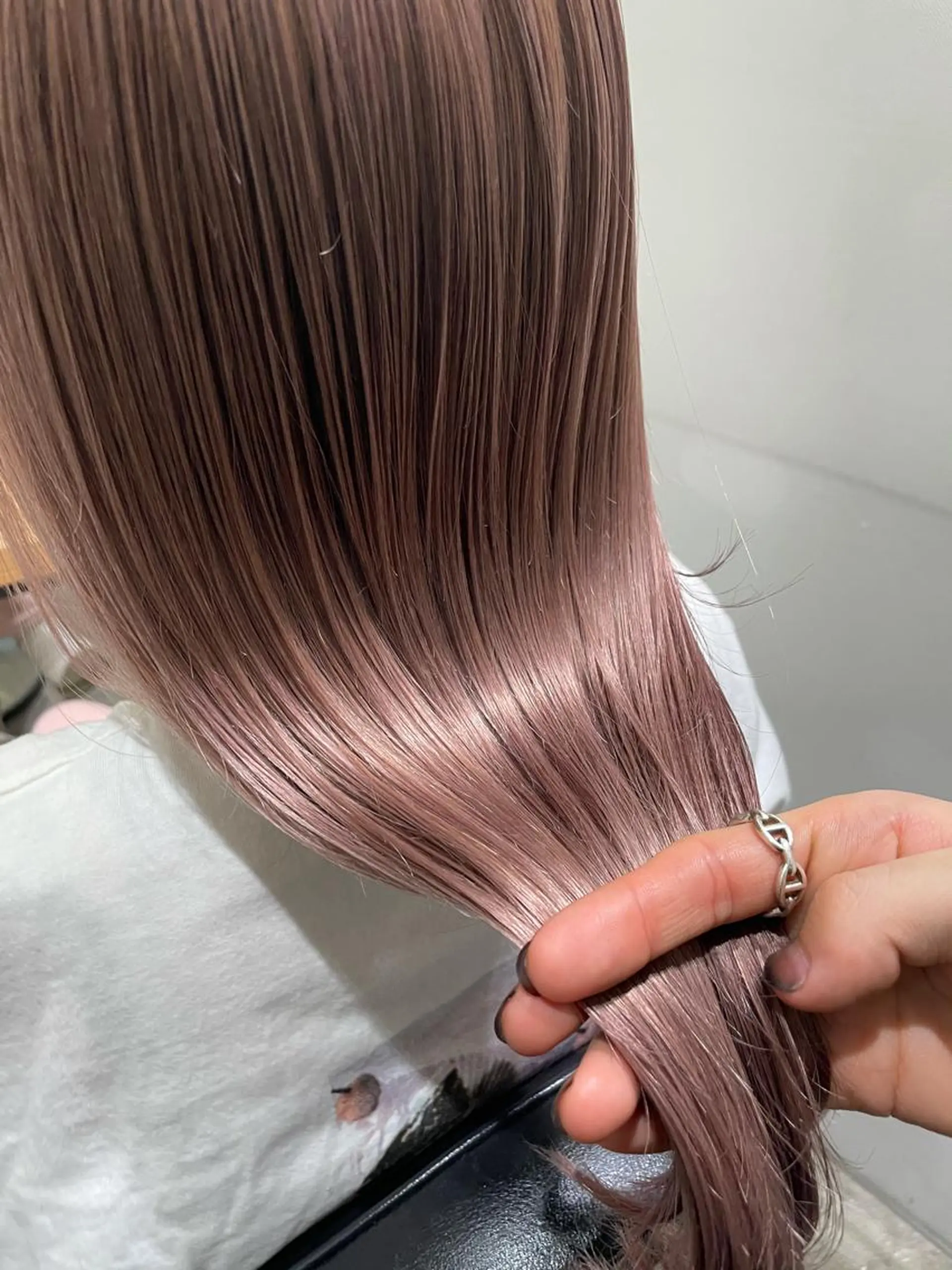 セミロング カラー ヘアアレンジ ベージュカラー ブリーチ ピンクカラー ピンクベージュ ヘアカラー トリートメント ヘアセット 🧸ハイトーン🧸 ゆっきー🧸のヘアスタイル