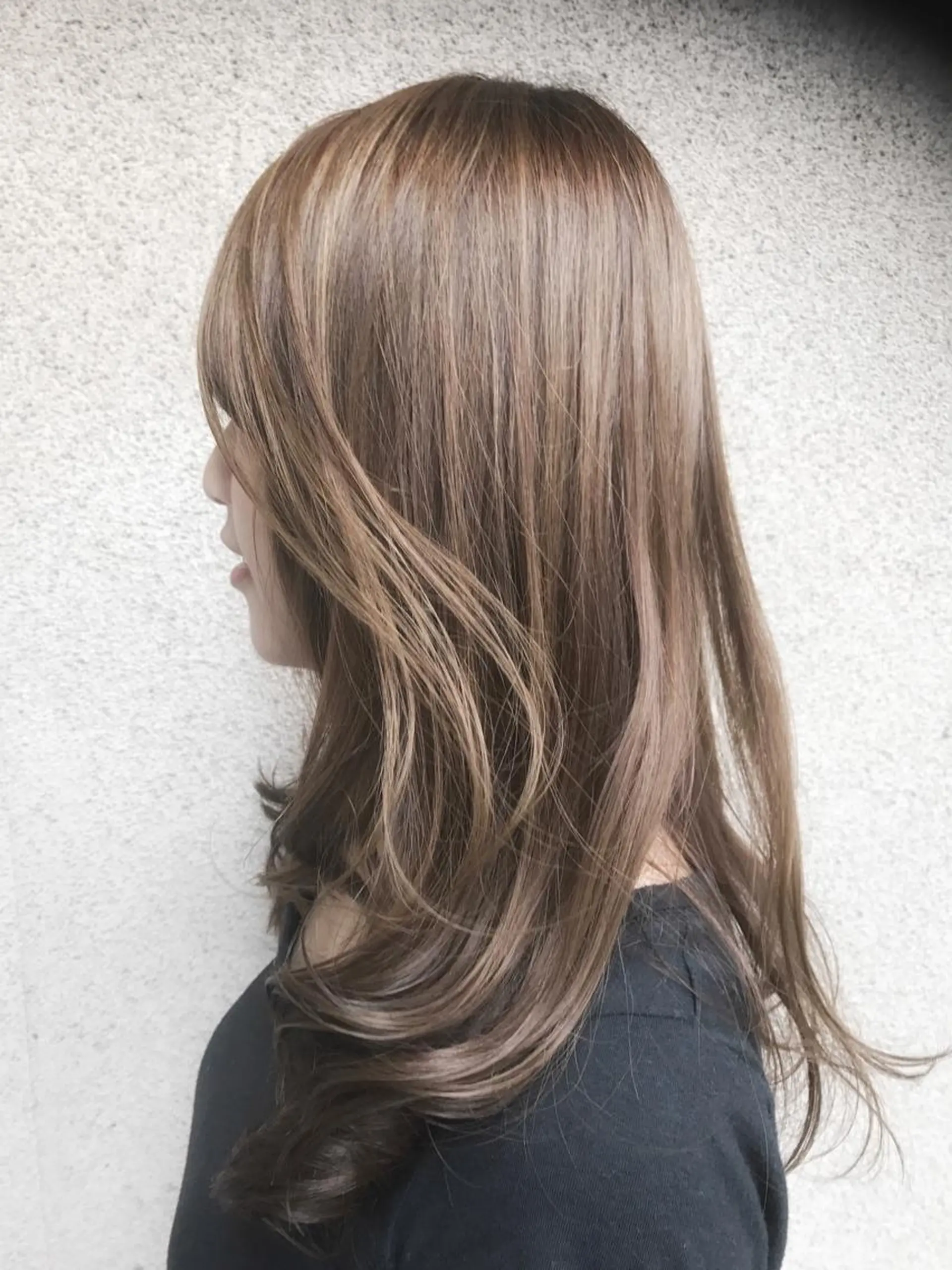 セミロング カラー ベージュカラー イルミナカラー vato マンツーマンサロンのヘアスタイル