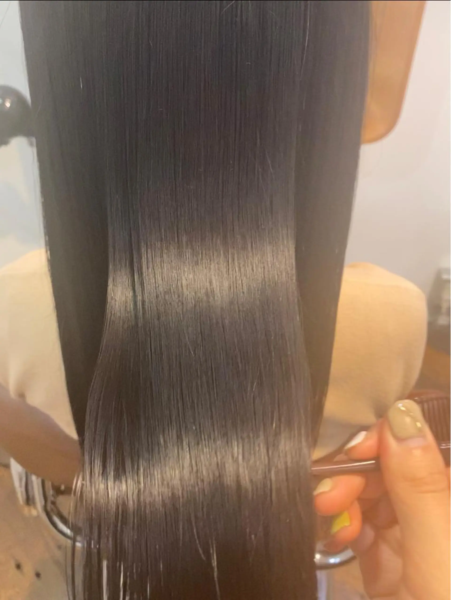 ロング カット｜ハイトーン｜ Suzukaのヘアスタイル