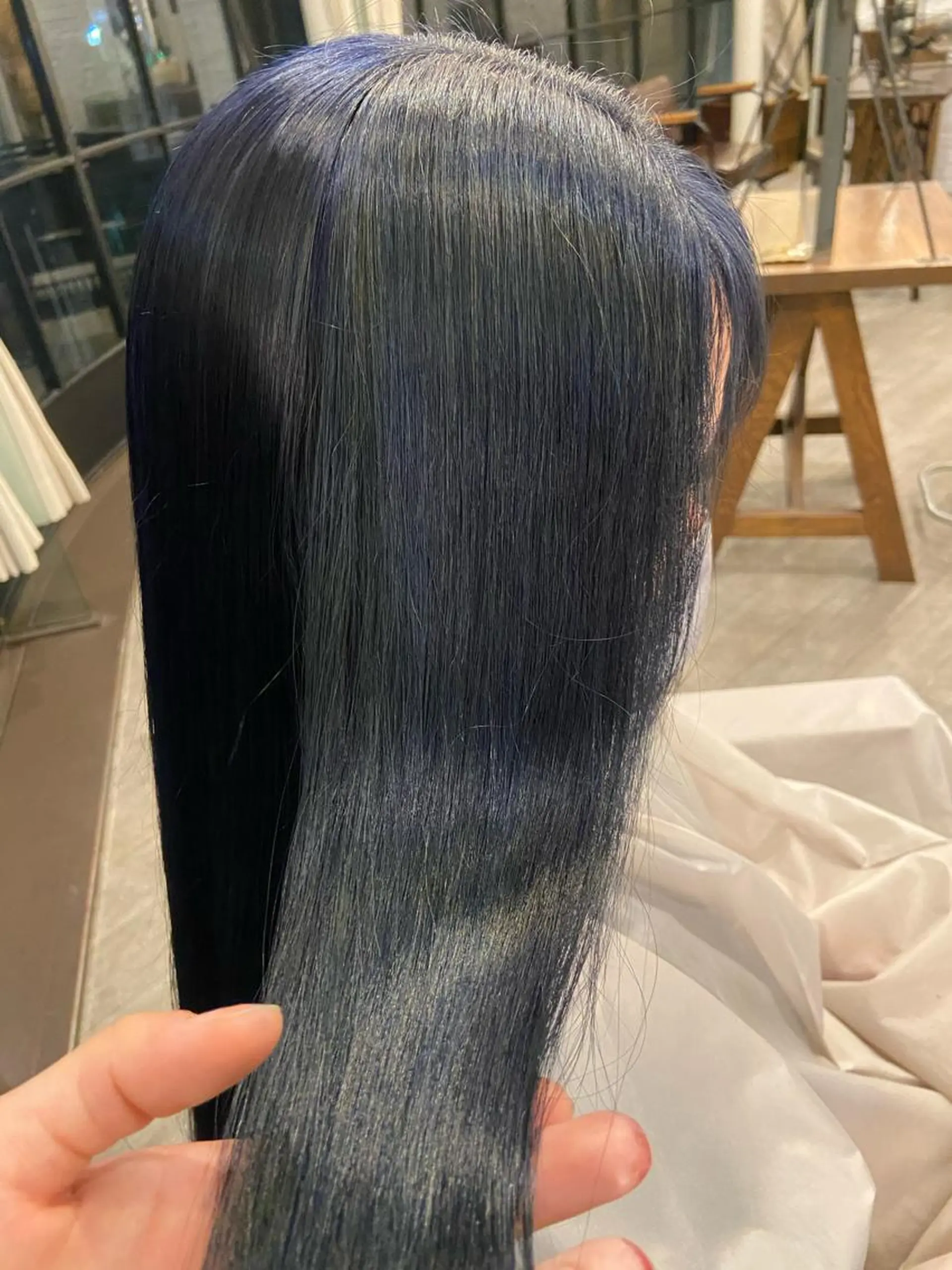 ロング カラー ブリーチ ブルーカラー ネイビーカラー 艶髪矯正|ダイオウ シュナのヘアスタイル