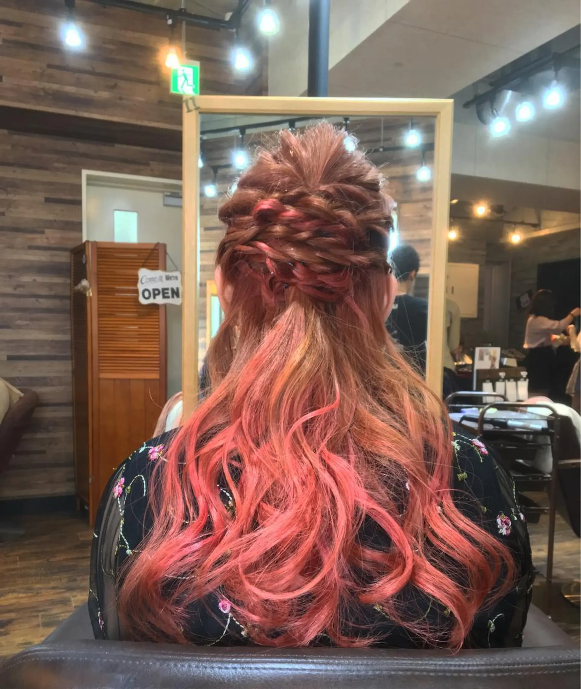 ロング ヘアアレンジ ハーフアップ MITSU ✂️のヘアスタイル