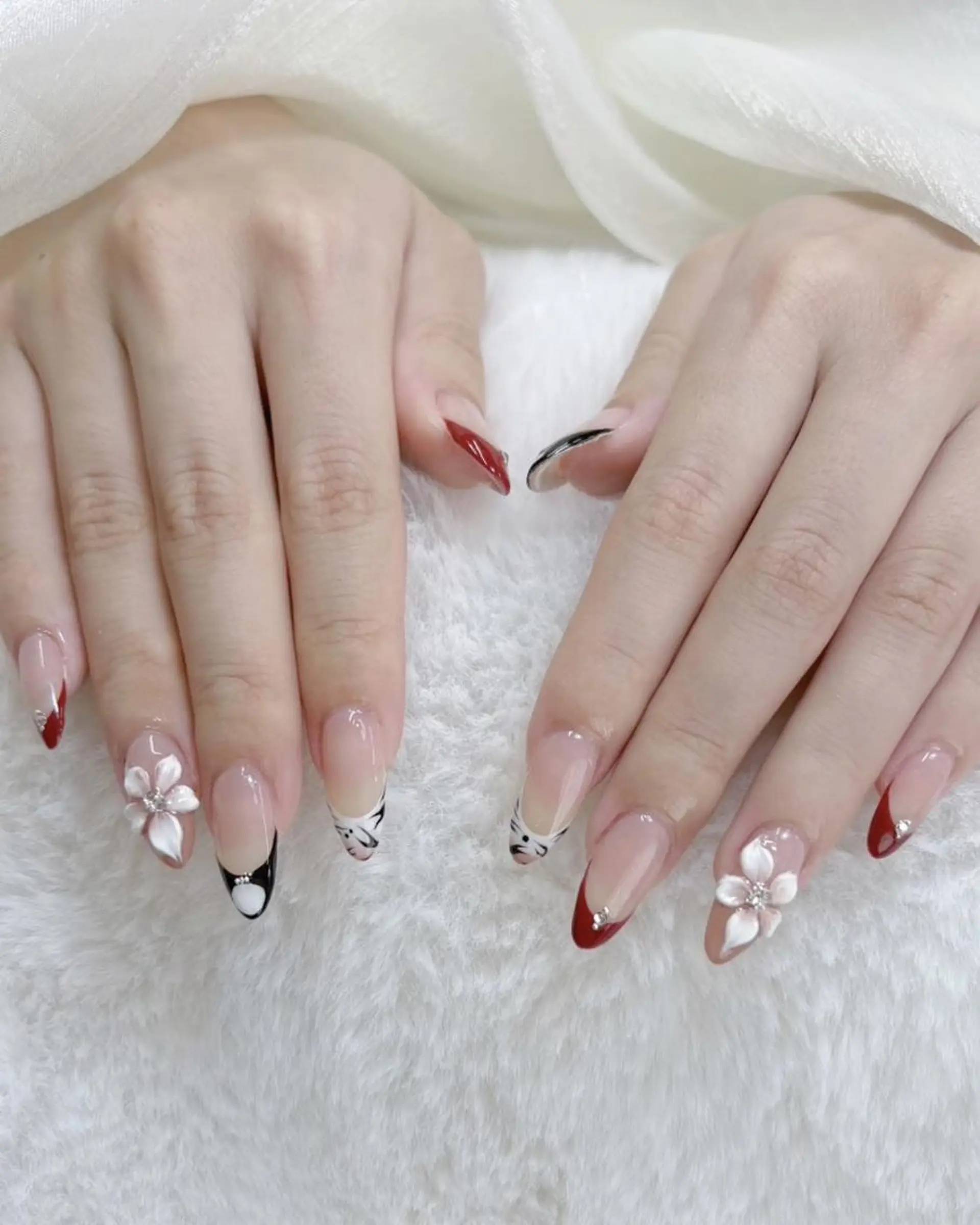 ネイル チークネイル キラキラネイル 韓国ネイル 持ち込み ワンホンネイル ハンドネイル koto‎ネイル 大宮店のネイルデザイン