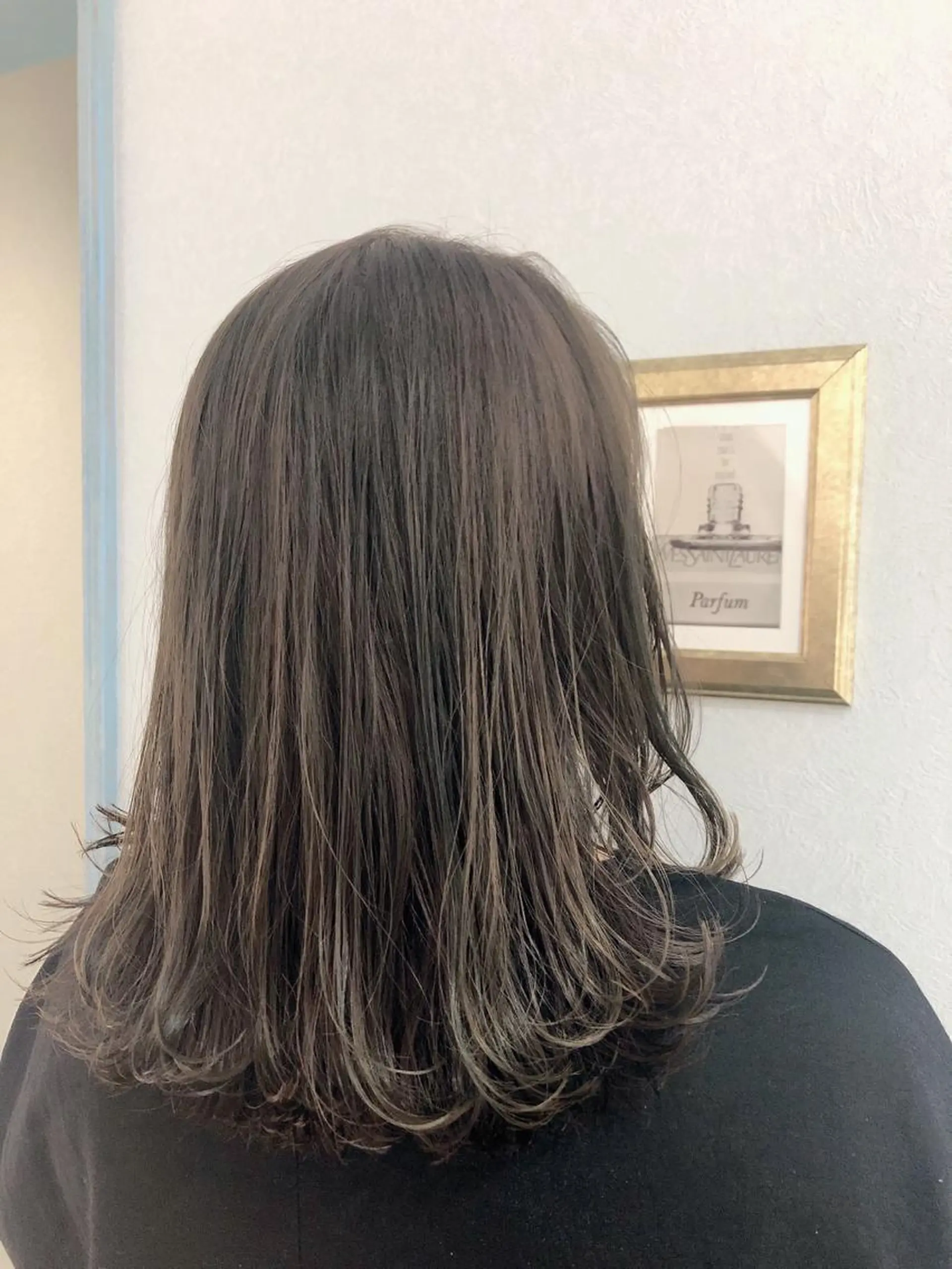 ミディアム アッシュ 外ハネヘア 代表山口ひな 髪質改善のプロのヘアスタイル