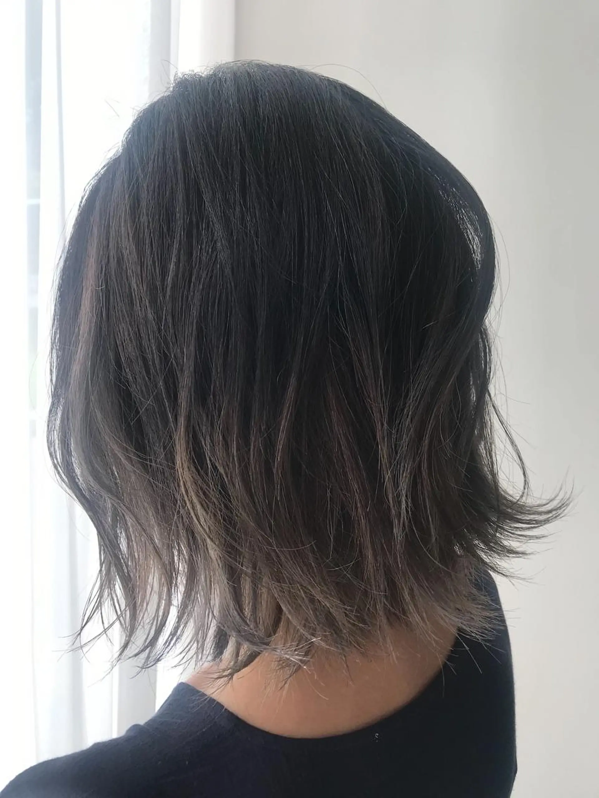 ショート カラー 透明感カラー グラデーションカラー グレージュ シルバー シルバーグレージュ ヘアカラー 川越 輝梨奈のヘアスタイル