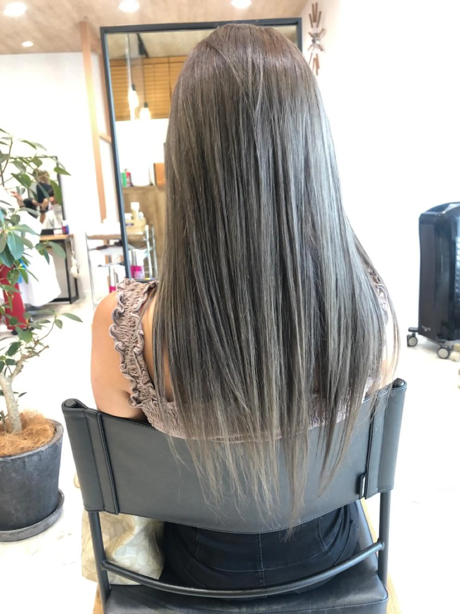 セミロング カラー 似合わせ レイヤー須川のヘアスタイル