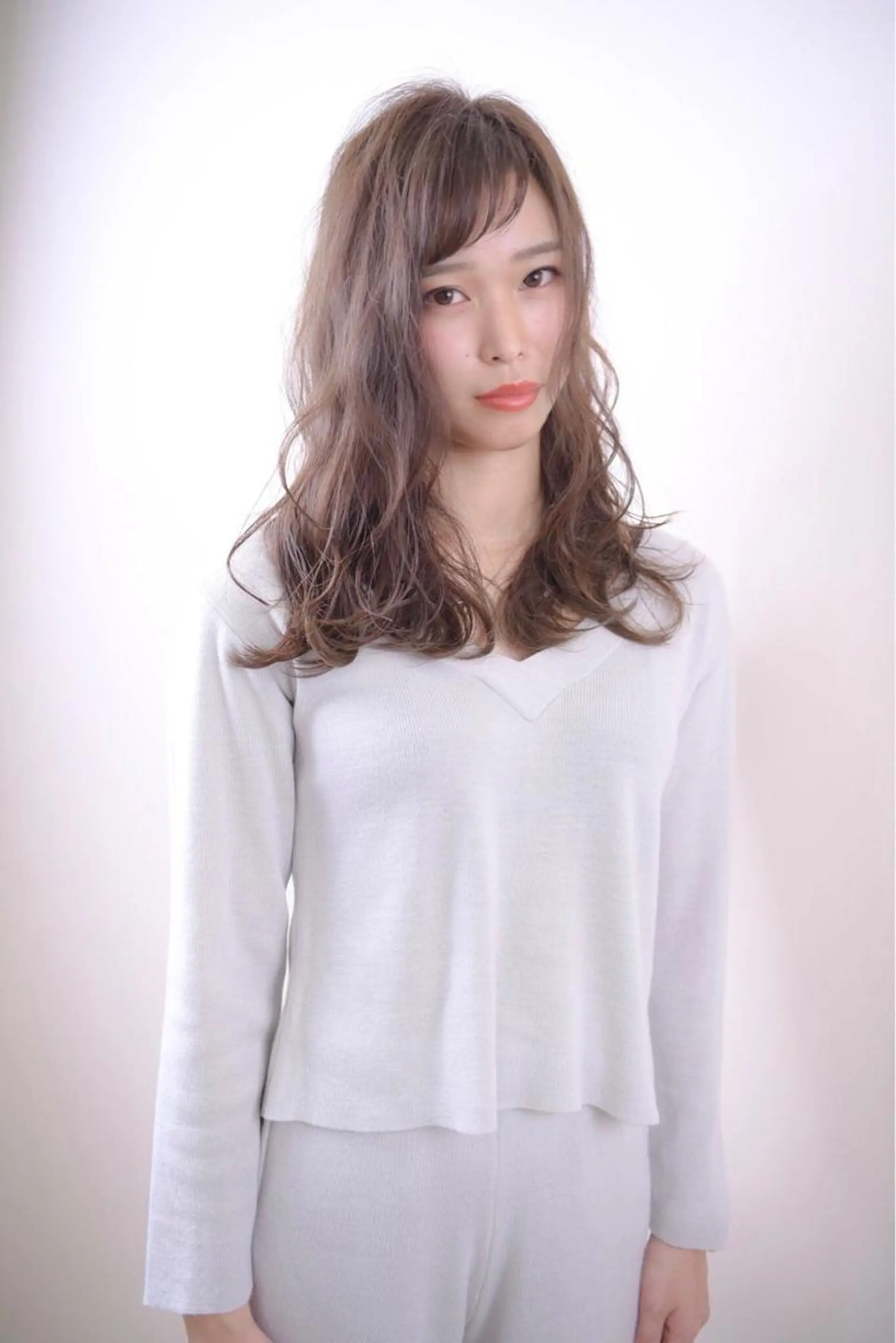 ロング カラー 伊藤 裕貴のヘアスタイル