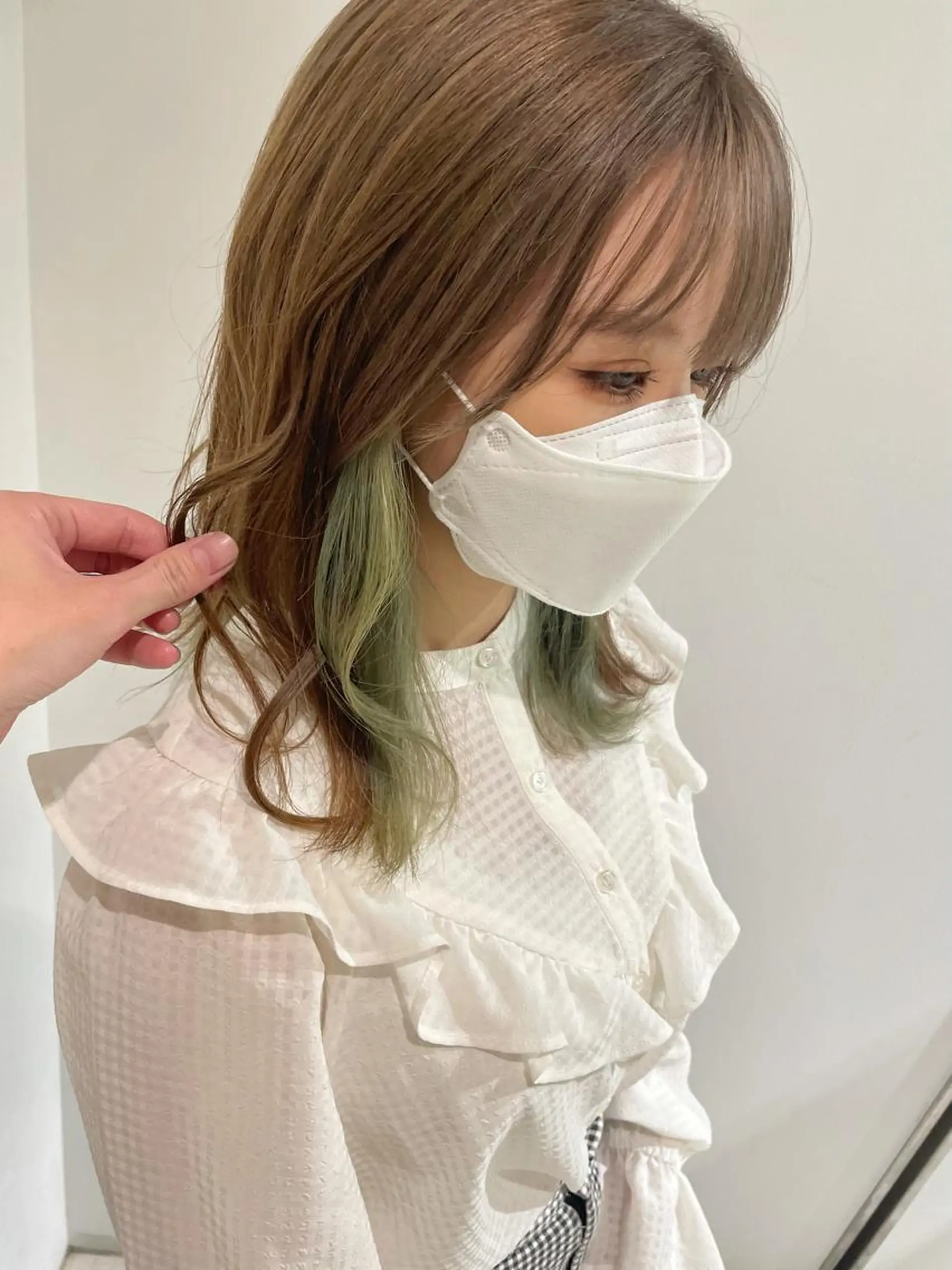 ミディアム カラー ブリーチ ブルーカラー ブリーチ/レイヤー 🌻Mutsumiのヘアスタイル