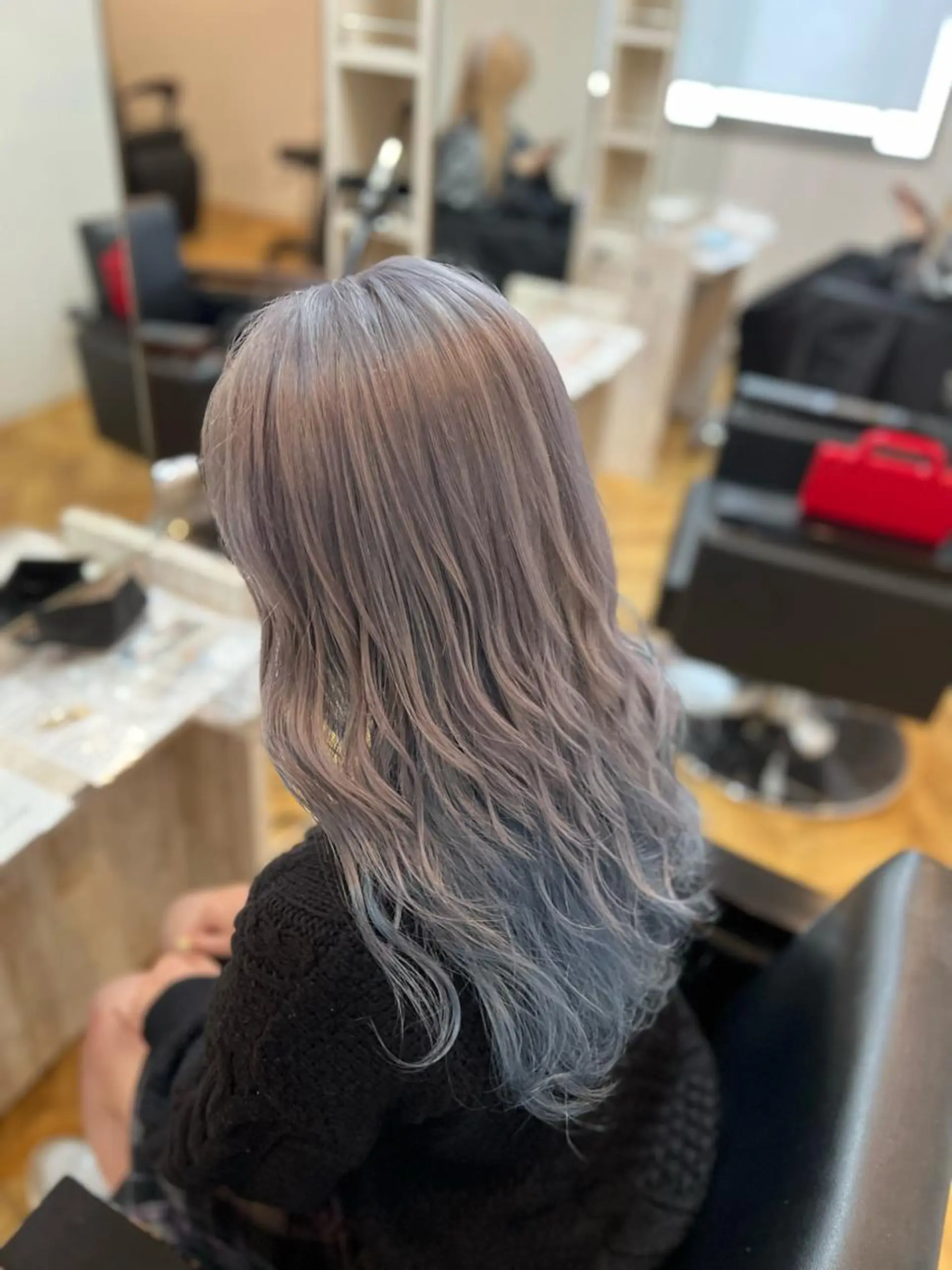 セミロング カラー ブルーカラー ラベンダーカラー Elissumeda所属・ブリーチ特化 梅田本多翔のヘアスタイル