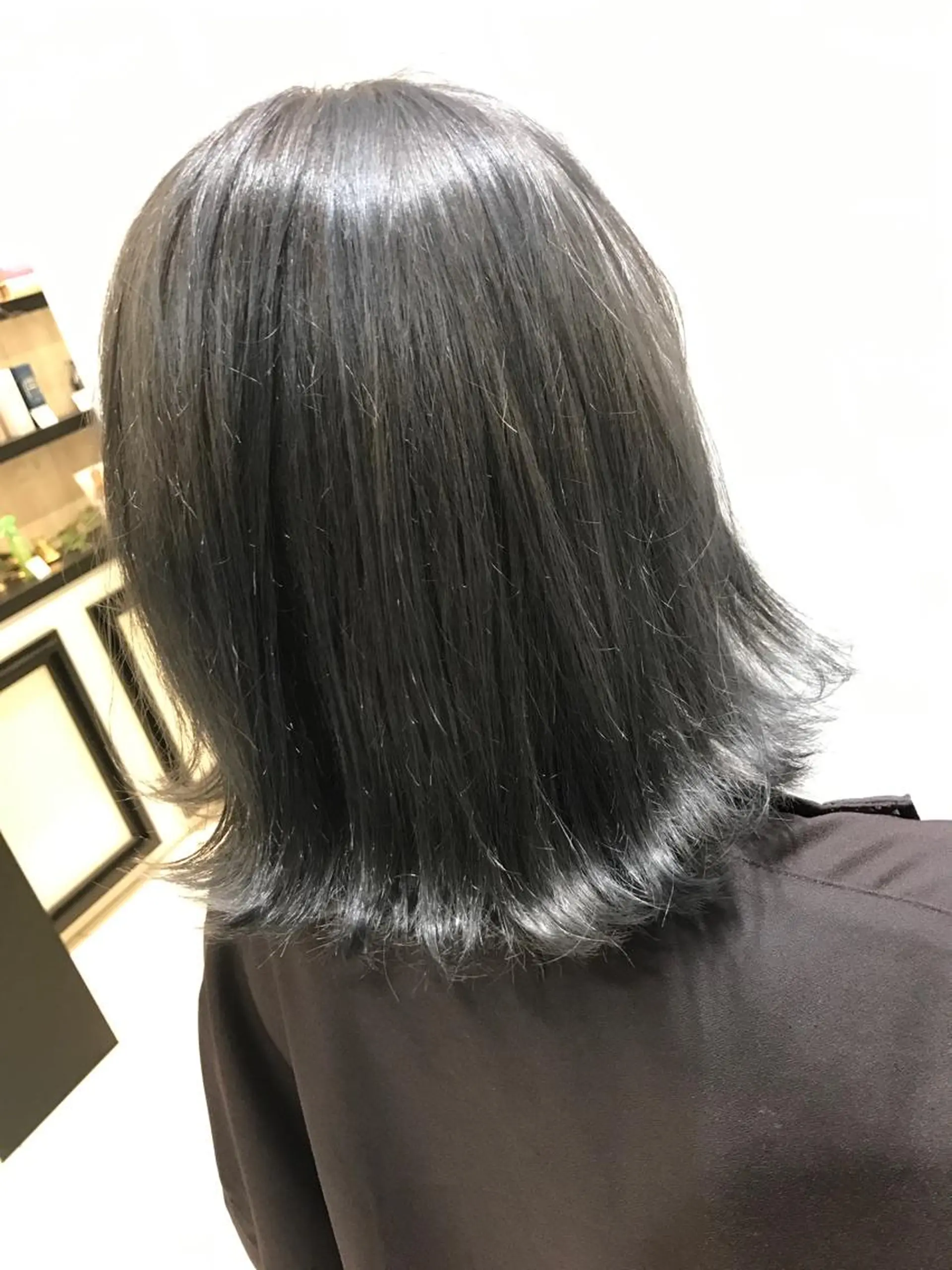 ショート カラー グレージュ 外ハネヘア 難しい髪質の縮毛矯正 高岡/射水/髪質改善のヘアスタイル
