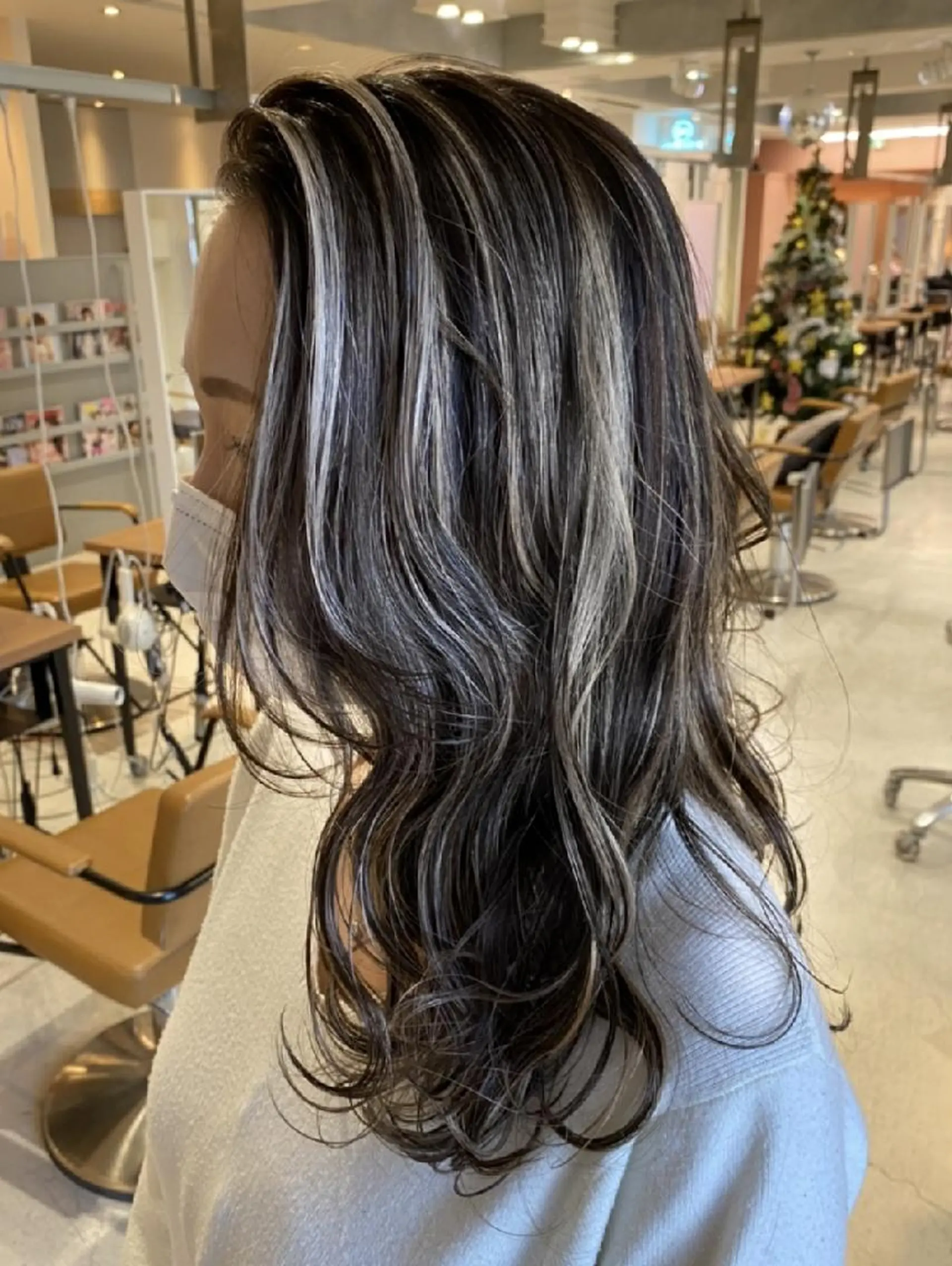 ロング カラー ハイライトカラー ハイライト カット ヘアカラー トリートメント nameless髪質 改善ブリーチ心斎橋のヘアスタイル