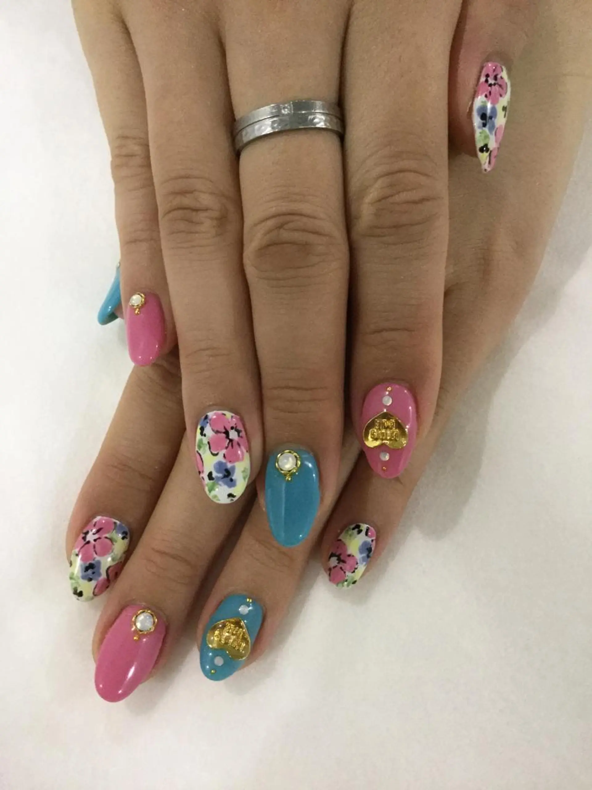 ネイル ハンドネイル 💎🐰 saki. m 🐰💎のネイルデザイン