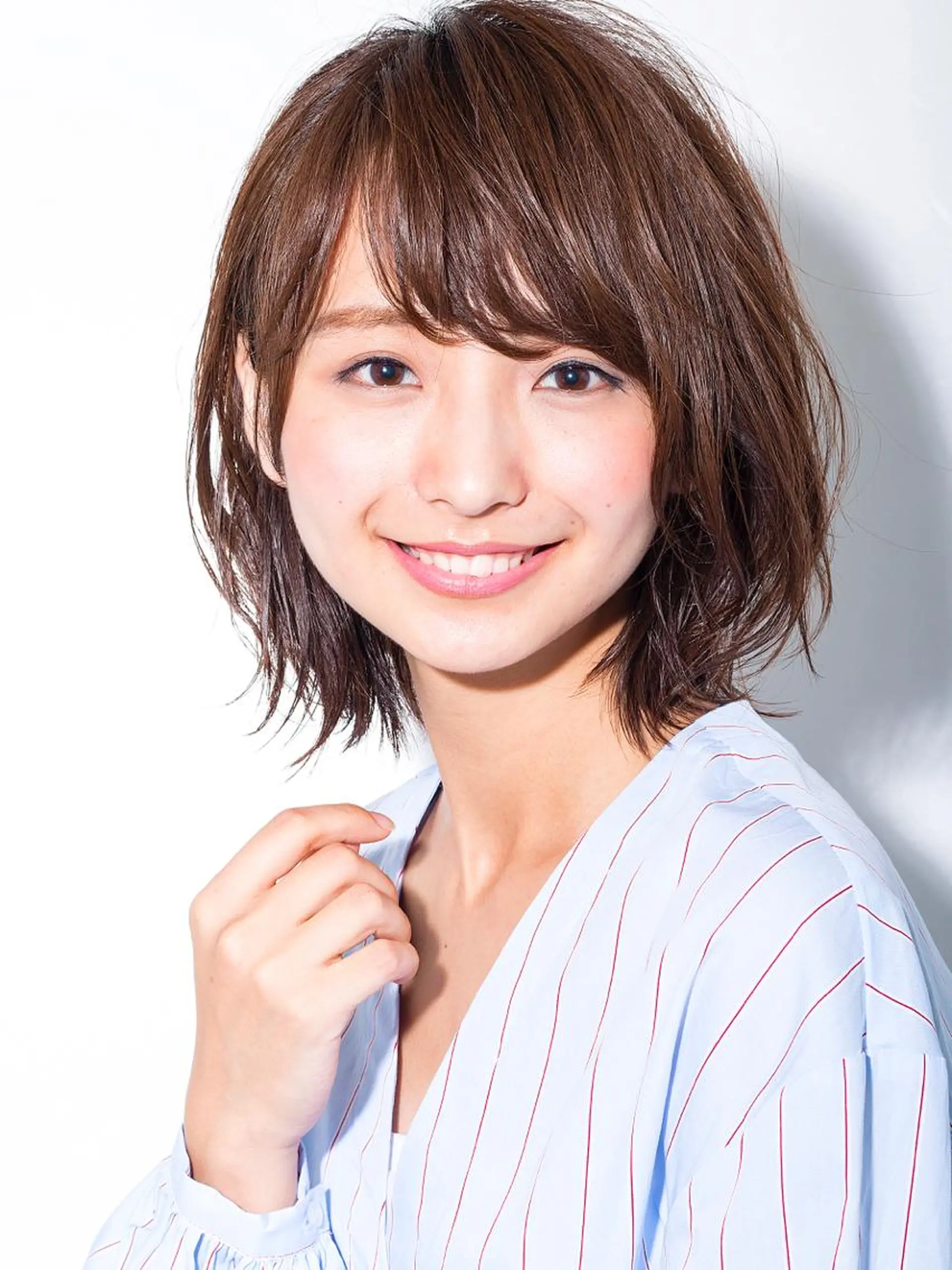 ミディアム カラー パーマ オカダミチヨシ 波巻きフレンチパーマのヘアスタイル