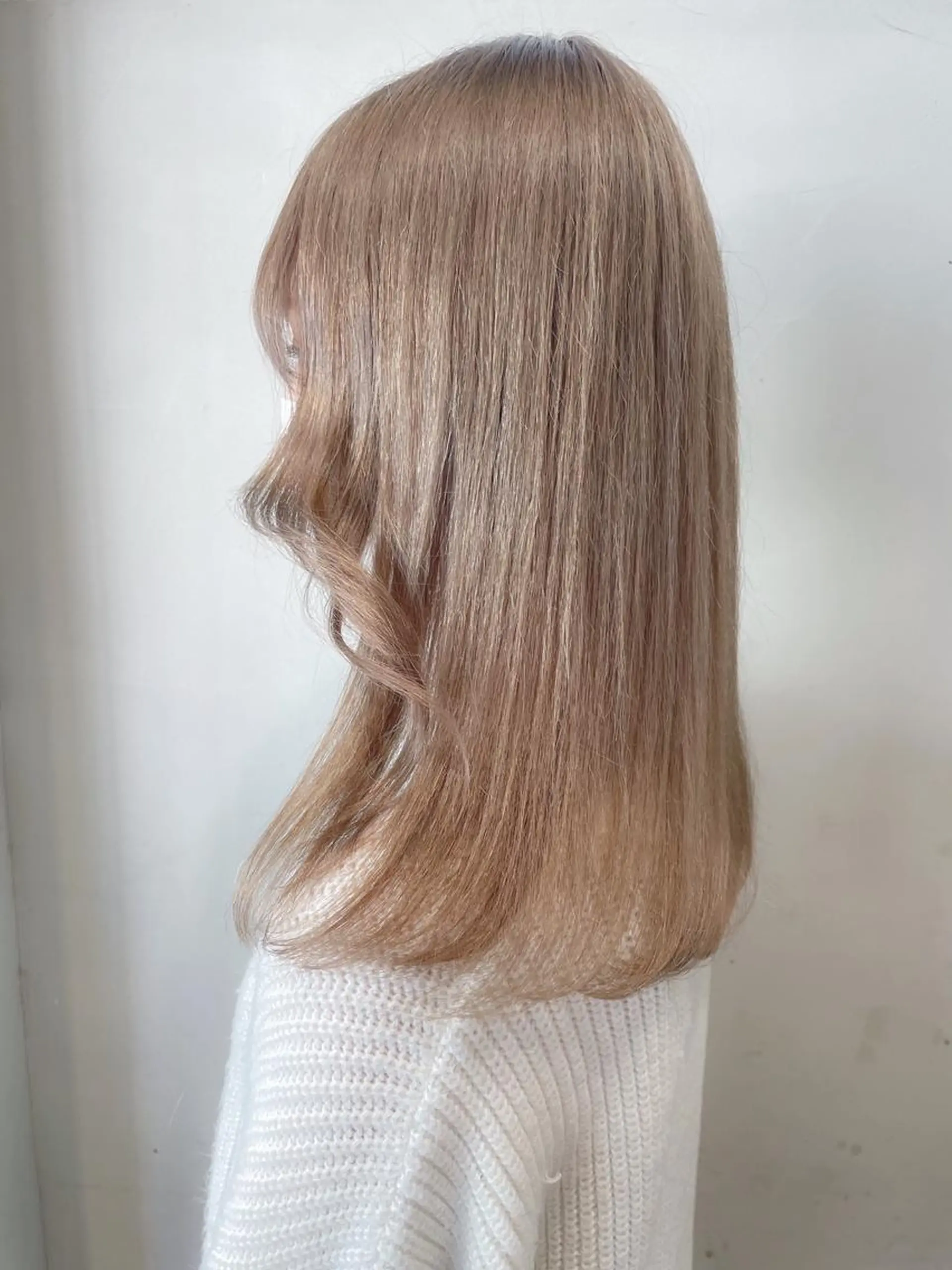 セミロング カラー 暗髪🐈‍⬛艶髪☔︎ 愛弥のヘアスタイル