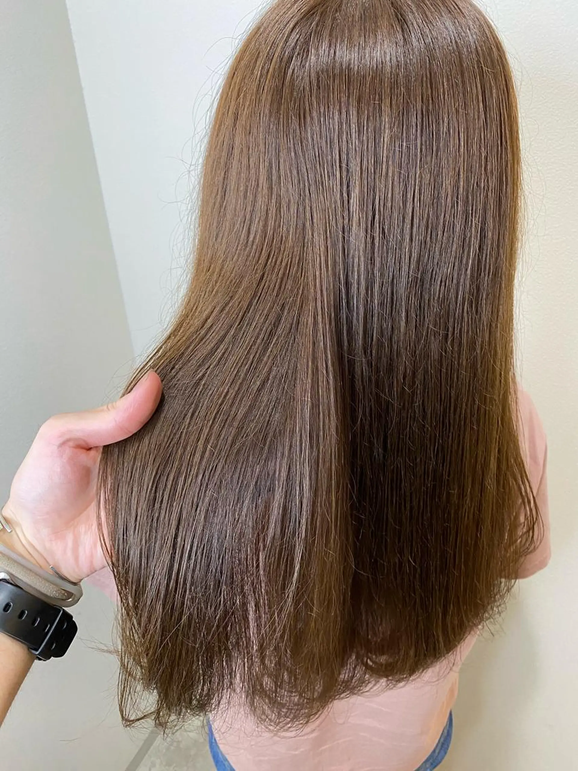 ロング カラー 岩崎 昭憲のヘアスタイル