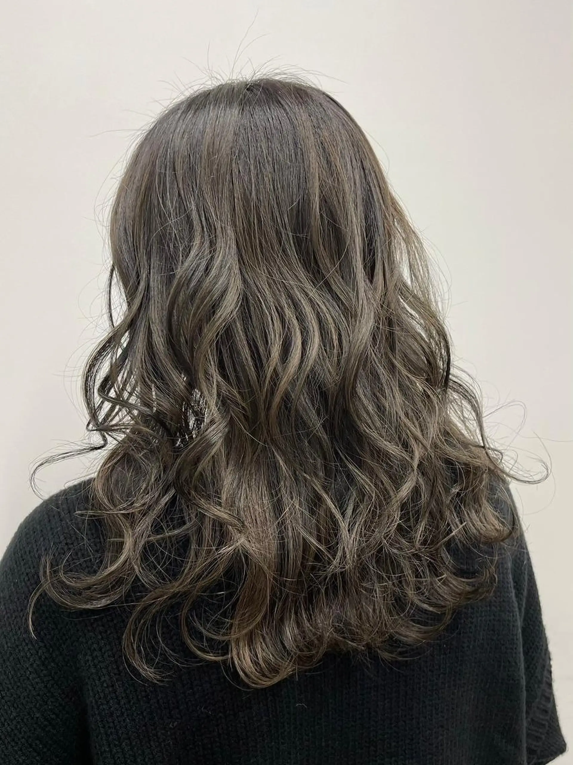 カラー セミロング アディクシーカラー アッシュ ブルーカラー ダークアッシュ グレージュ 【公式】amble luxe 中野のヘアスタイル