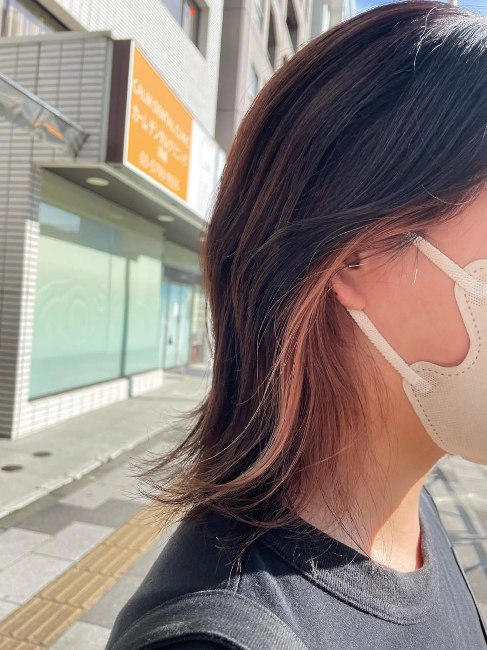 ミディアム カラー ブリーチ イヤリングカラー ブリーチなしカラー 縮毛矯正 アートディレクター 尾内 友美のヘアスタイル