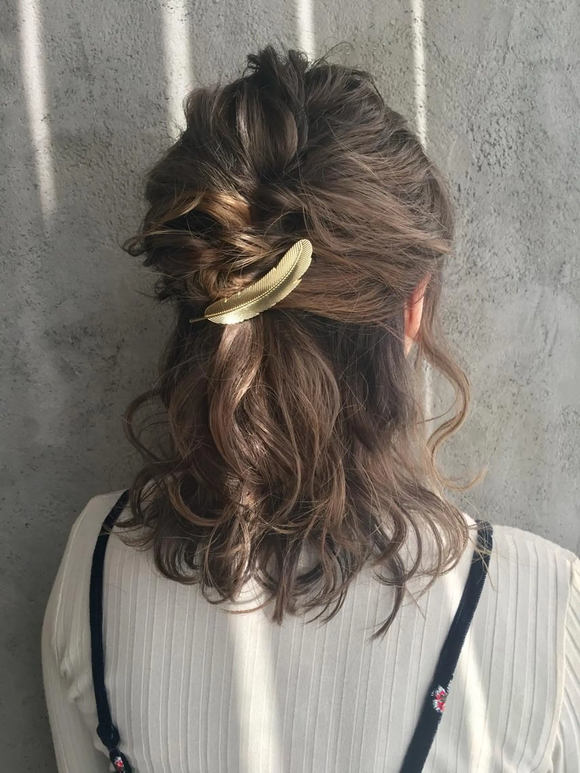 ミディアム ヘアアレンジ ハーフアップ EMANON天神所属・Hitomi Ezakiのヘアスタイル