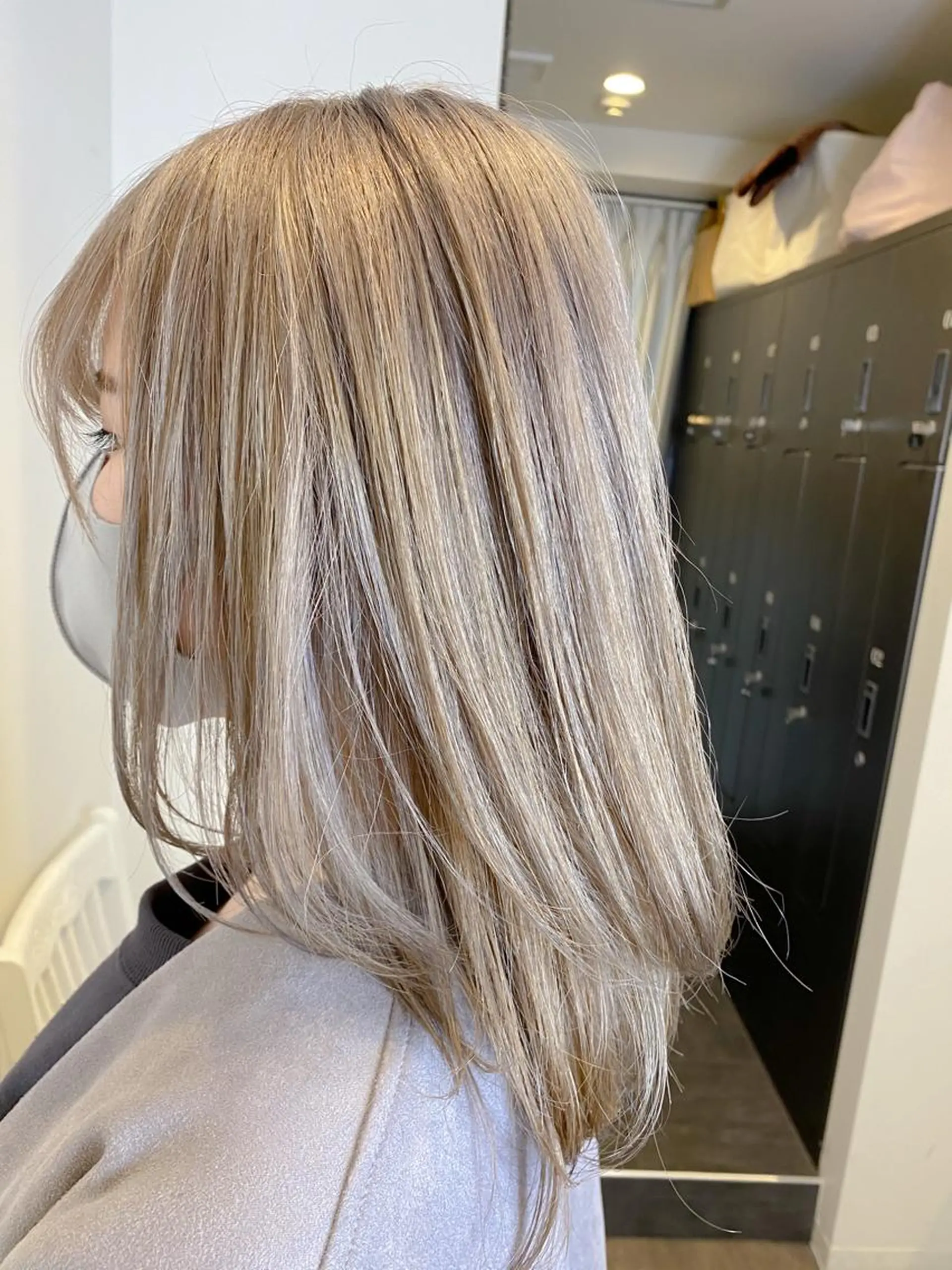 セミロング カラー ベージュカラー ブリーチ ハイライト/ブリーチ バレイヤージュ関佳祐のヘアスタイル