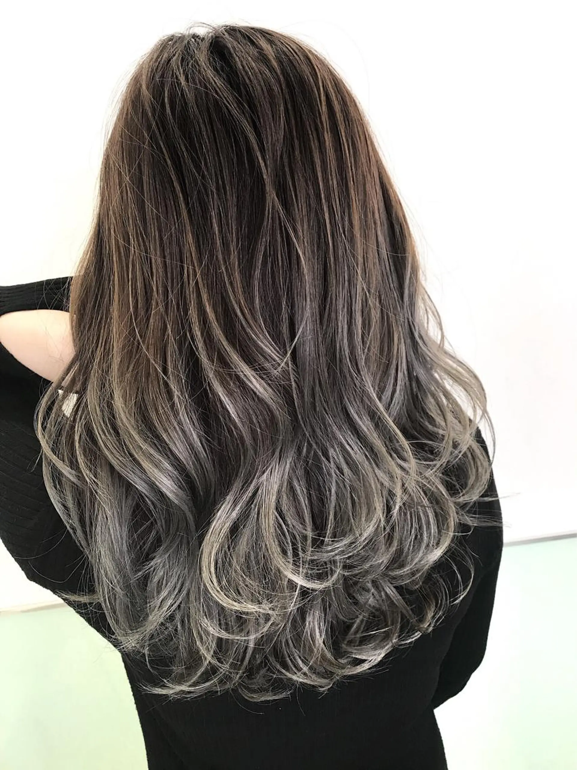 セミロング レイヤーカット 下條 真のヘアスタイル