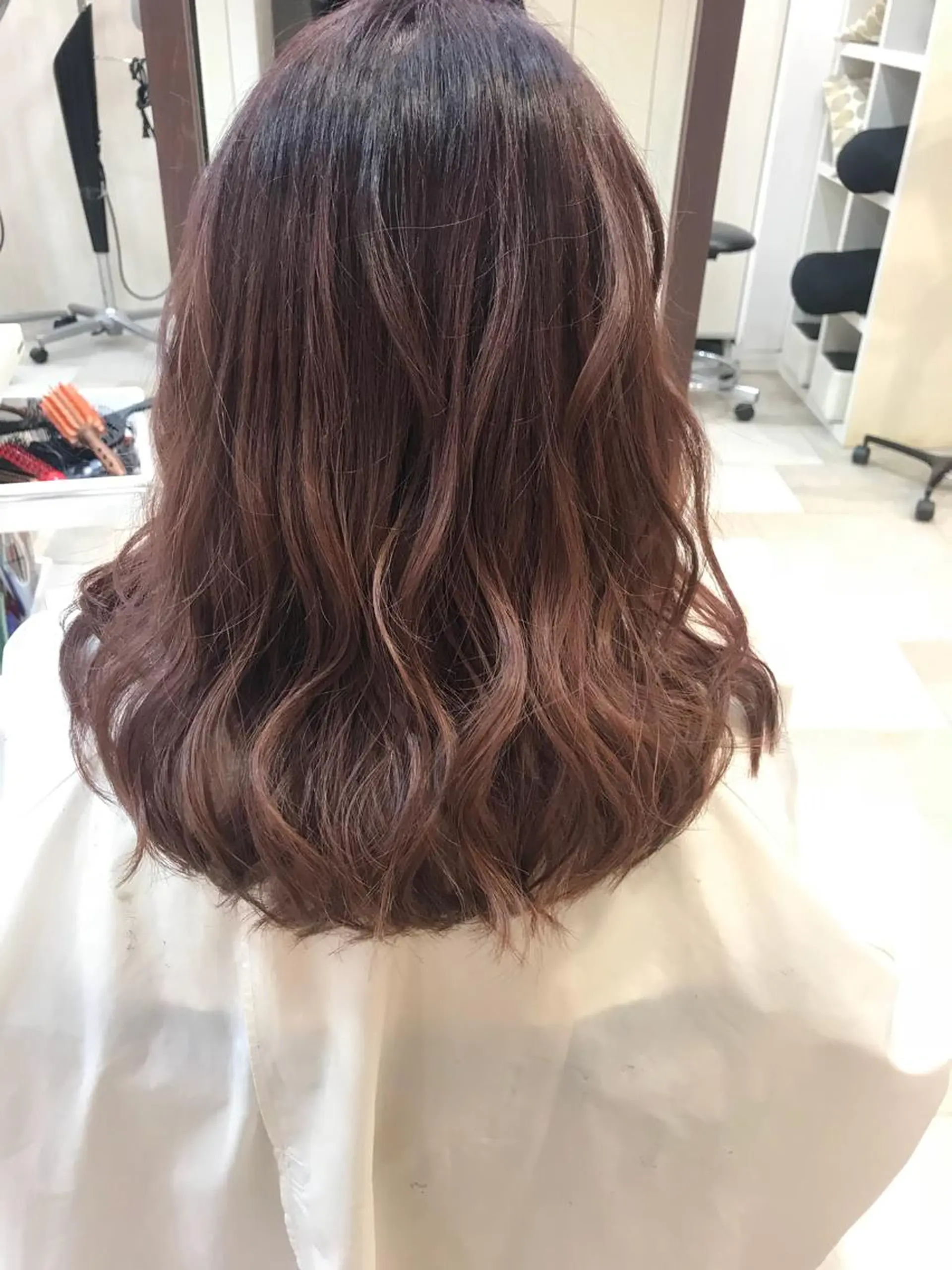 セミロング カラー 島袋 ナオユキのヘアスタイル