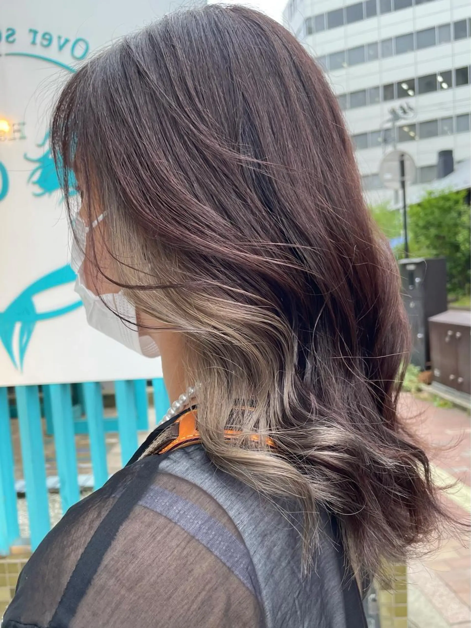 セミロング カラー ベージュカラー インナーカラー ラベンダーカラー ホワイトベージュ 佐藤 魁人のヘアスタイル