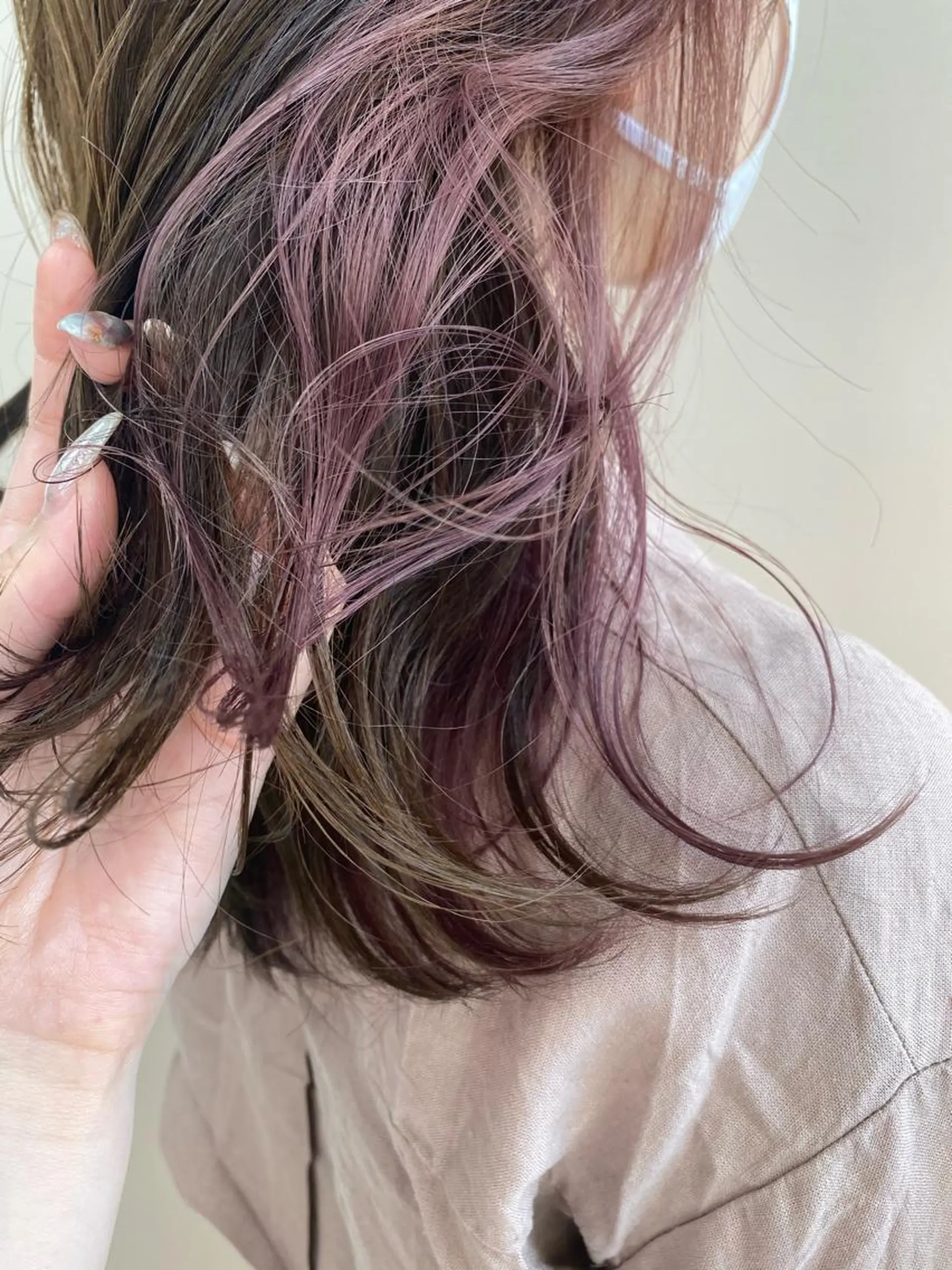 ロング カラー ベージュカラー インナーカラー ピンクカラー ベージュ/インナー カラー🤍Rieのヘアスタイル