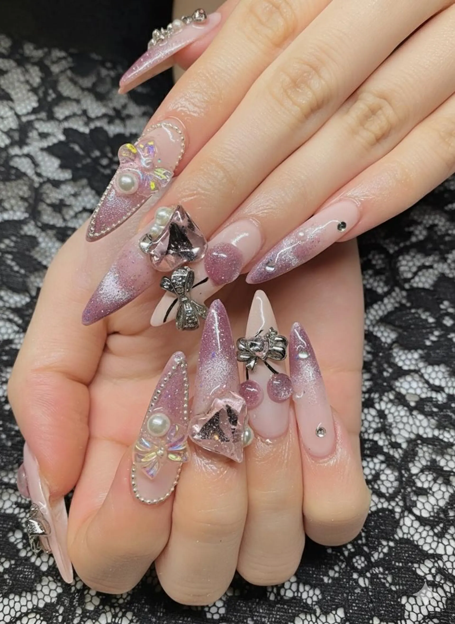 ネイル グラデーション マグネットネイル ピンク ピンクベージュ リボン ハンドネイル 24時間営業 UNABOMBAのネイルデザイン