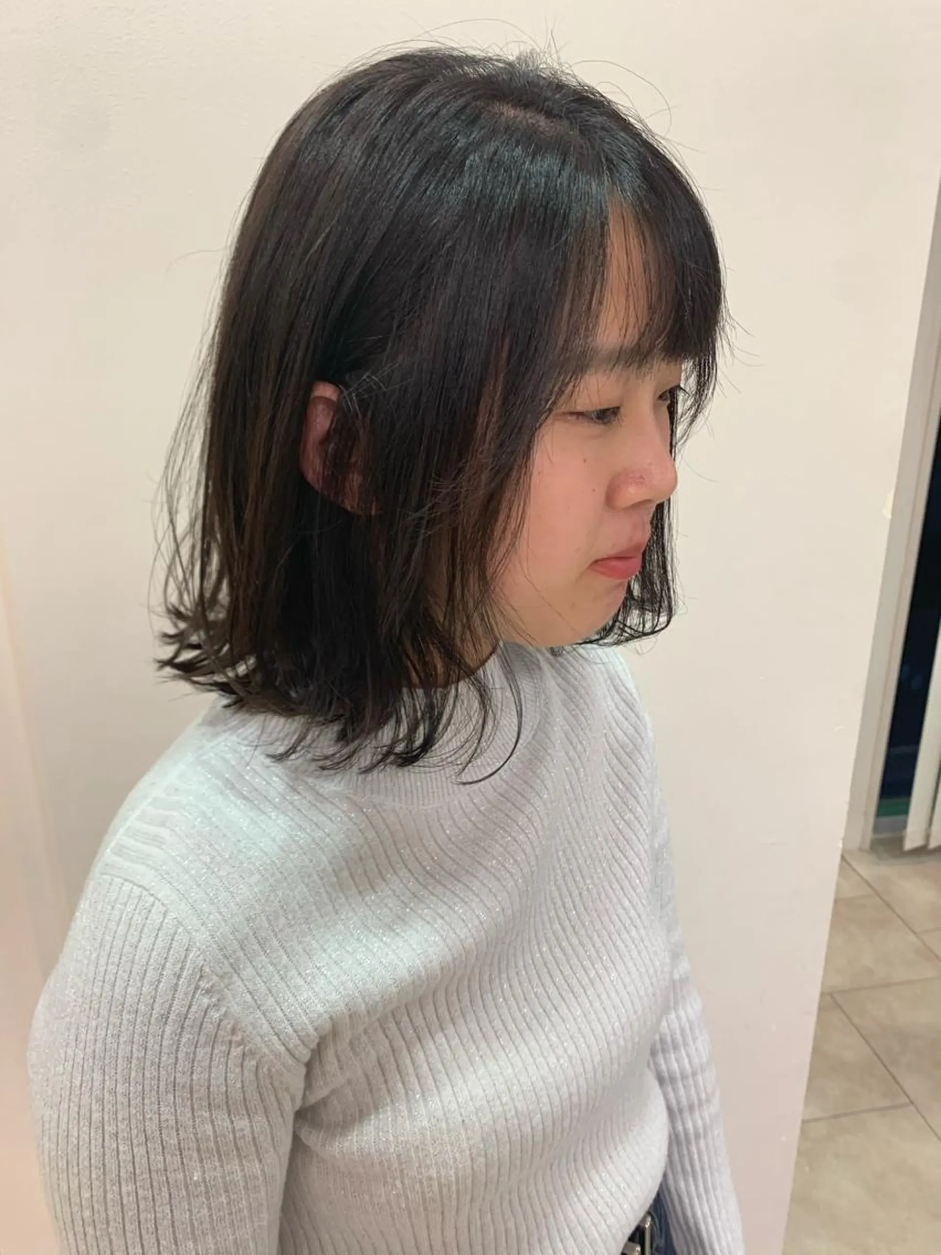 ミディアム カラー ヘアカラー トリートメント 顔まわりカット✄ ベージュカラー🧸のヘアスタイル