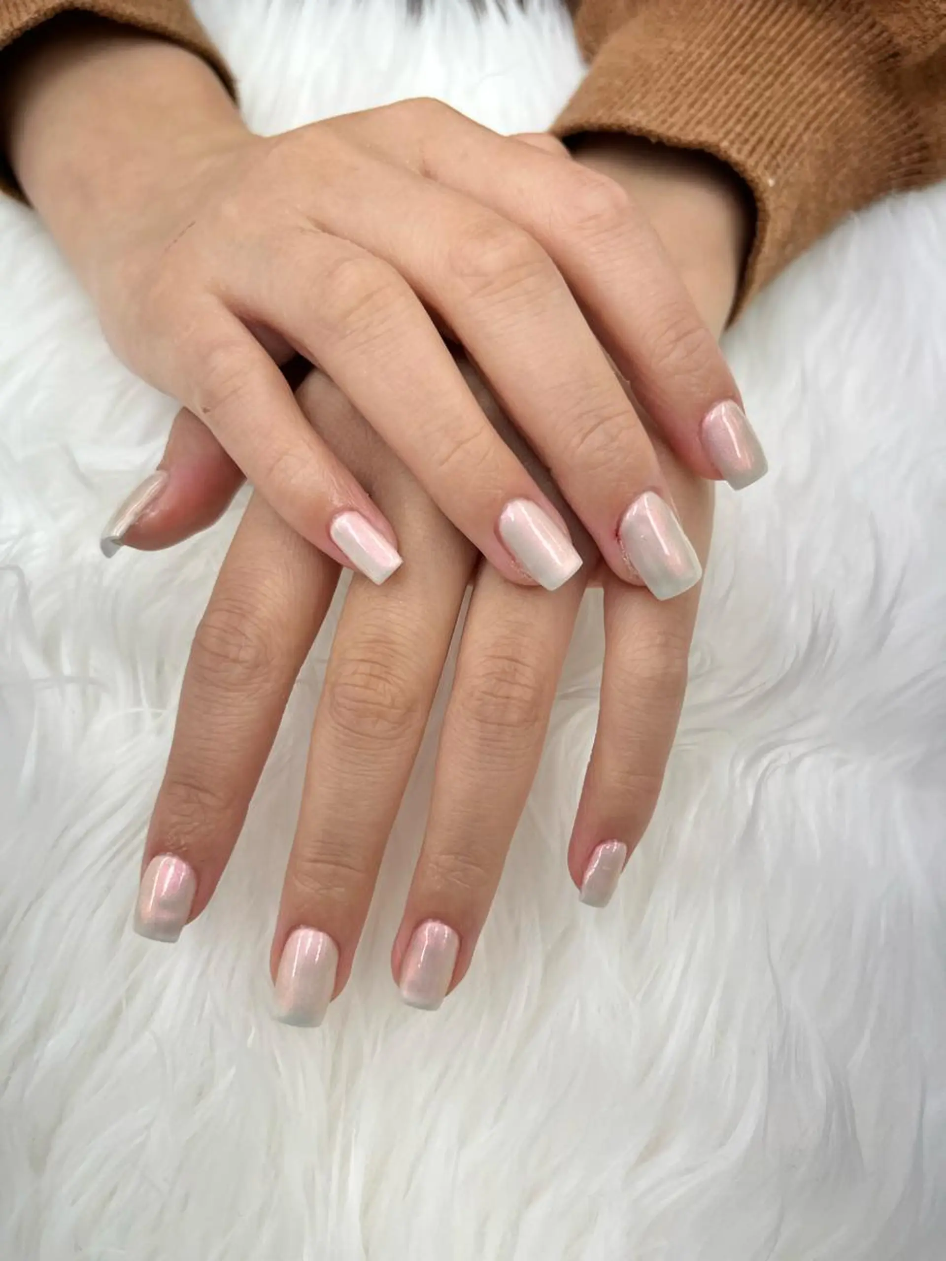 ネイル オーロラネイル ホワイト éclat-nail salon-所属・松本 ゆみかのネイルデザイン