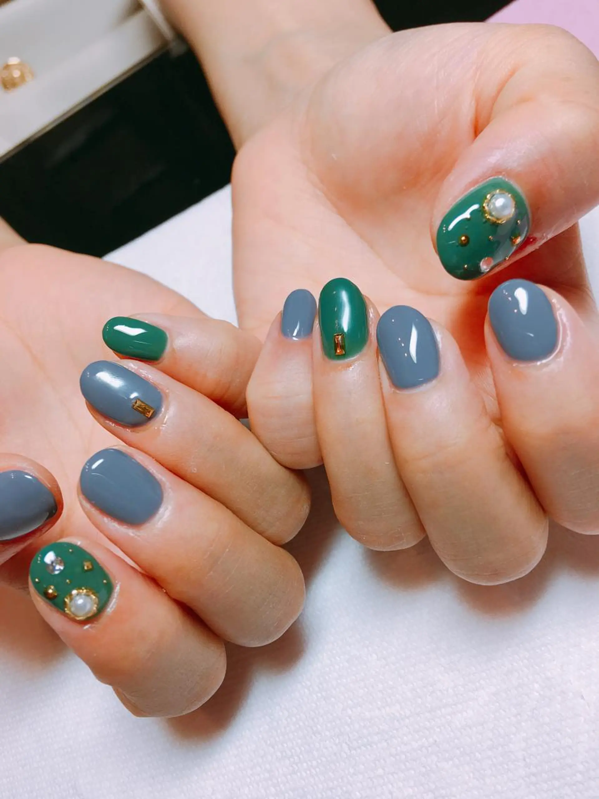 ネイル グリーン THECOLORS所属・近貞 莉奈のネイルデザイン