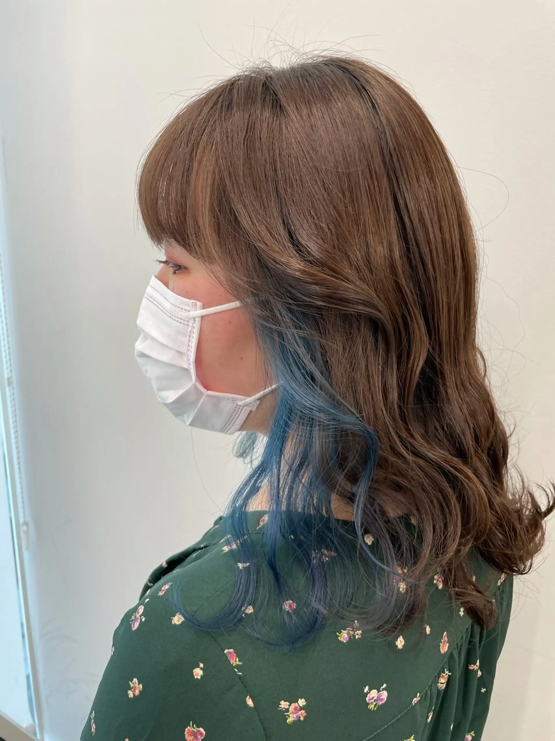 ミディアム カラー ヘアアレンジ ブリーチ ブルーカラー イヤリングカラー ヘアカラー トリートメント 🦄インナーカラー 🦄貫井彩花のヘアスタイル