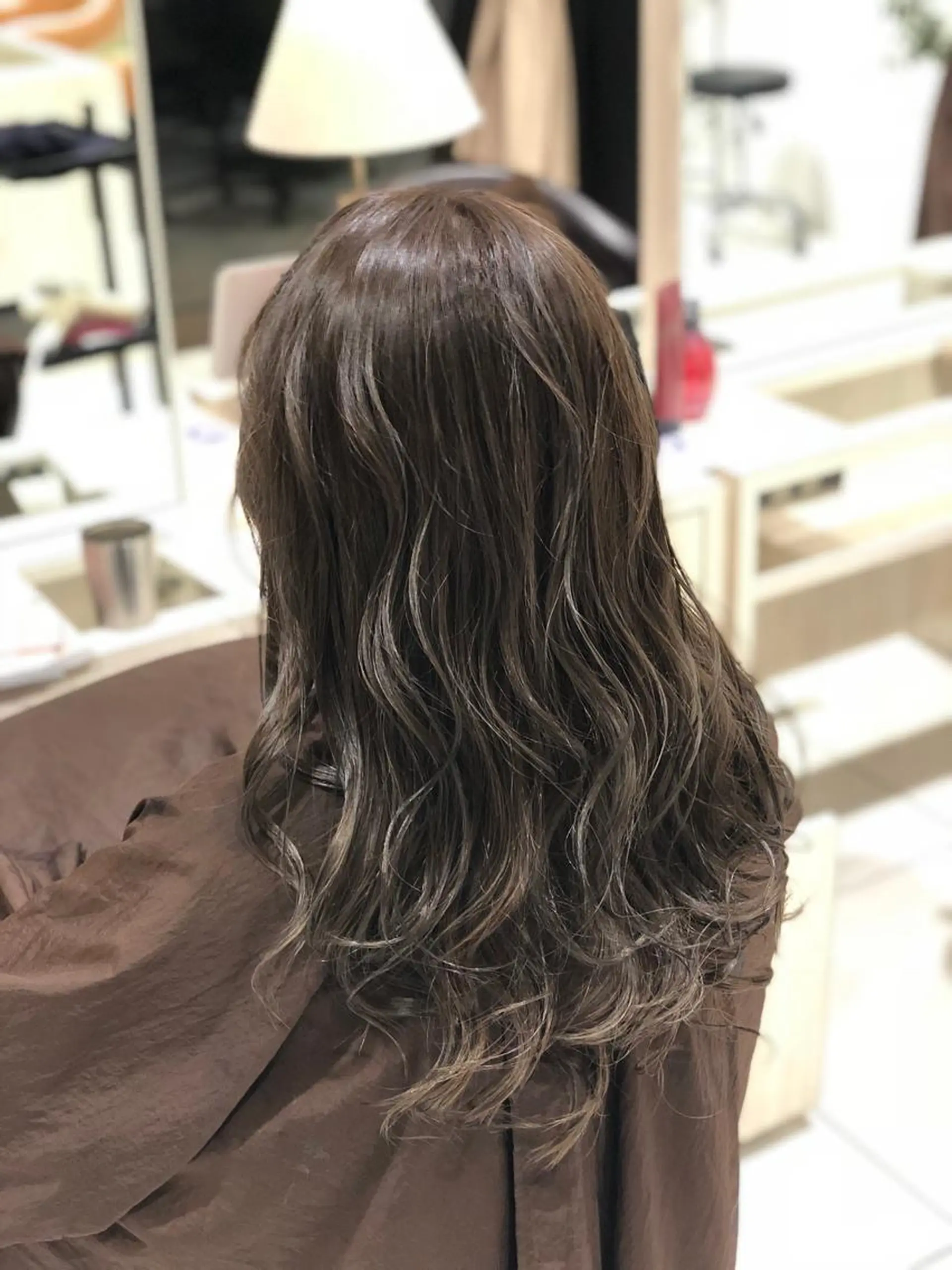 セミロング カラー グレージュ ハイライトカラー ハイライト ヘアカラー 難しい髪質の縮毛矯正 高岡/射水/髪質改善のヘアスタイル